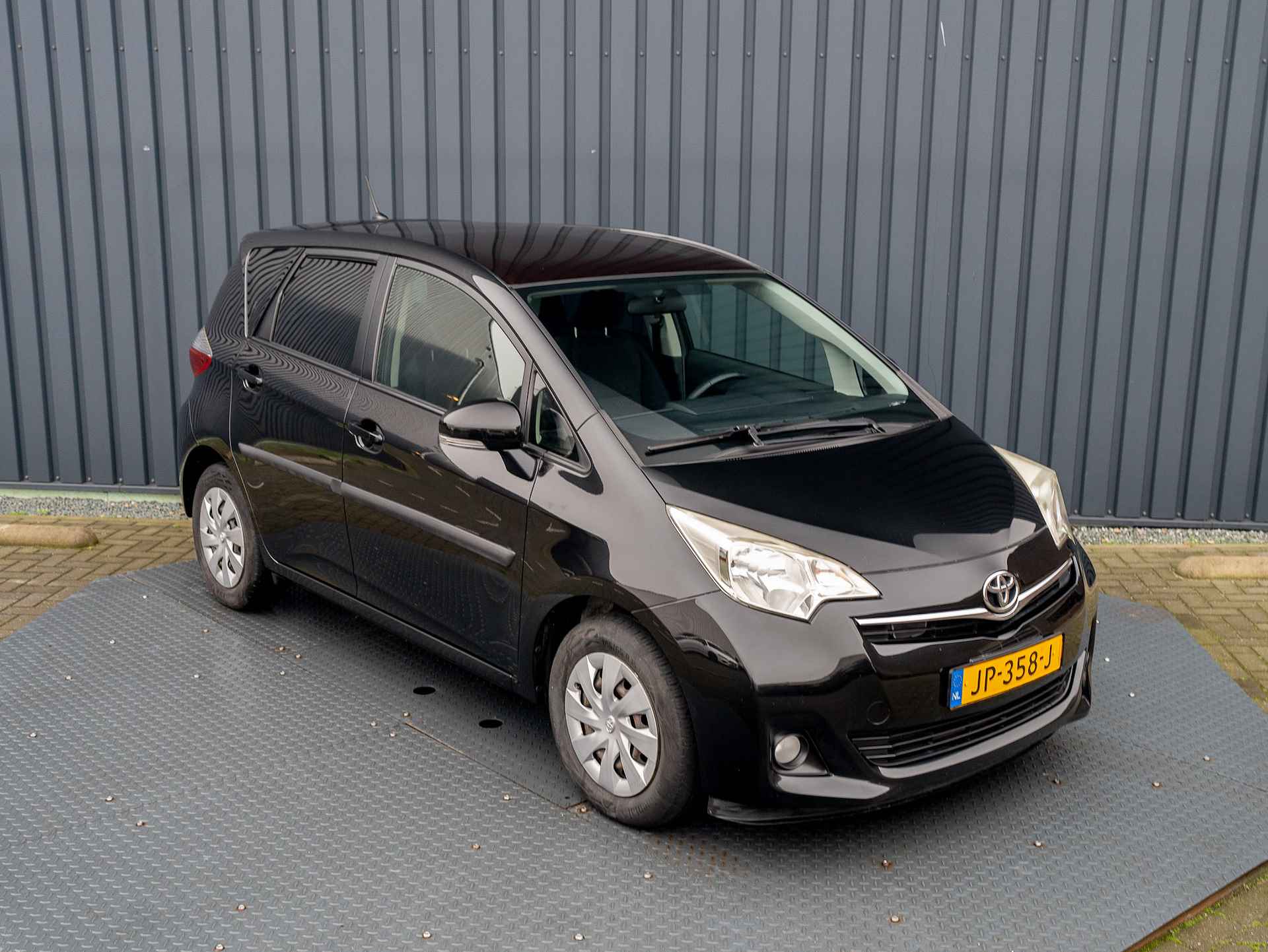 Toyota Verso-S 1.3 VVT-i Automaat Aspiration | Trekhaak | Panodak | Camera | Prijs Rijklaar!! - 31/39