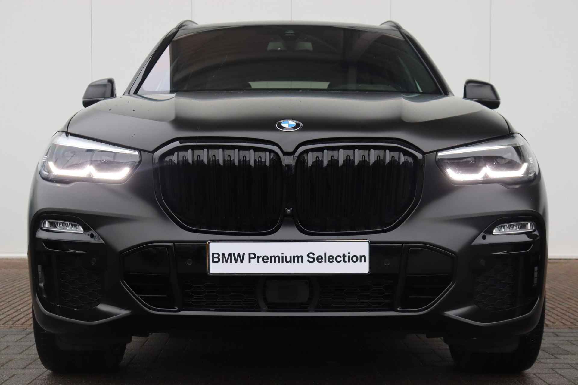 BMW X5 xDrive45e High Executive M Sportpakket/ Active Steering/ Adaptive Air Suspension/ Soft Close/ Active Guard Plus/ Driving Assistant/ Harman Kardon/ Head-Up - 2/39