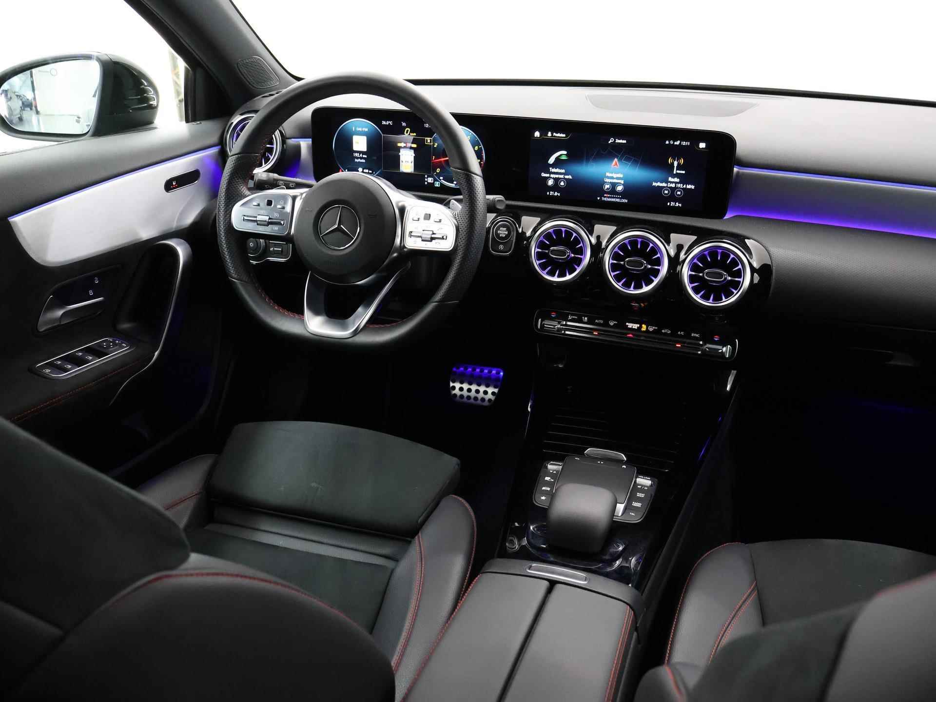 Mercedes-Benz A-klasse 180 Business Solution AMG | Nightpakket | Stoelverwarming | Digitaal Display | Keyless go | Navigatie | Led-koplampen - 10/43