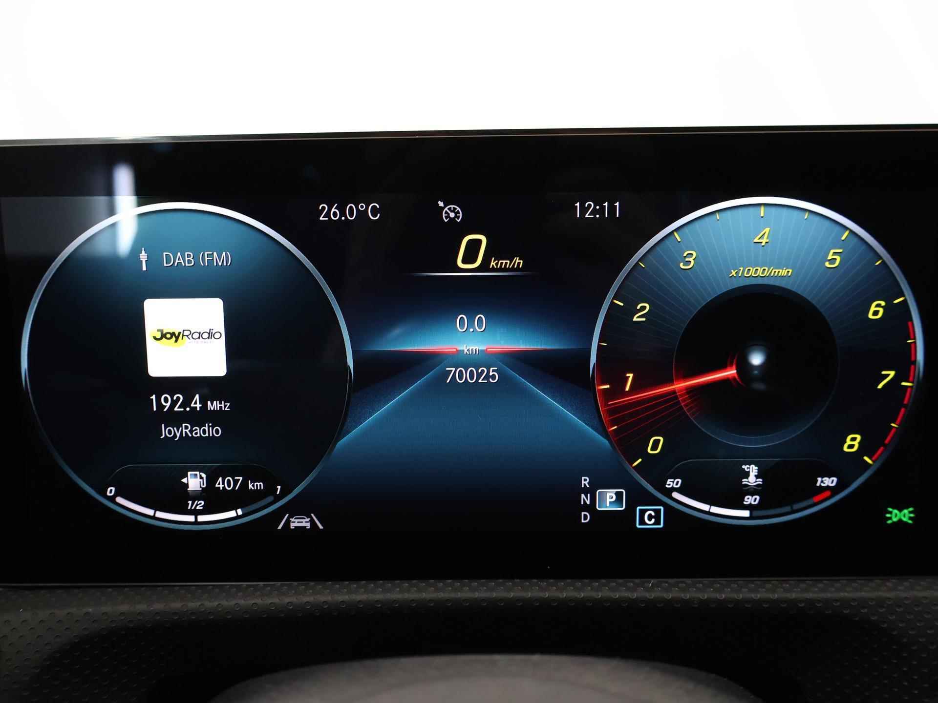 Mercedes-Benz A-klasse 180 Business Solution AMG | Nightpakket | Stoelverwarming | Digitaal Display | Keyless go | Navigatie | Led-koplampen - 13/43