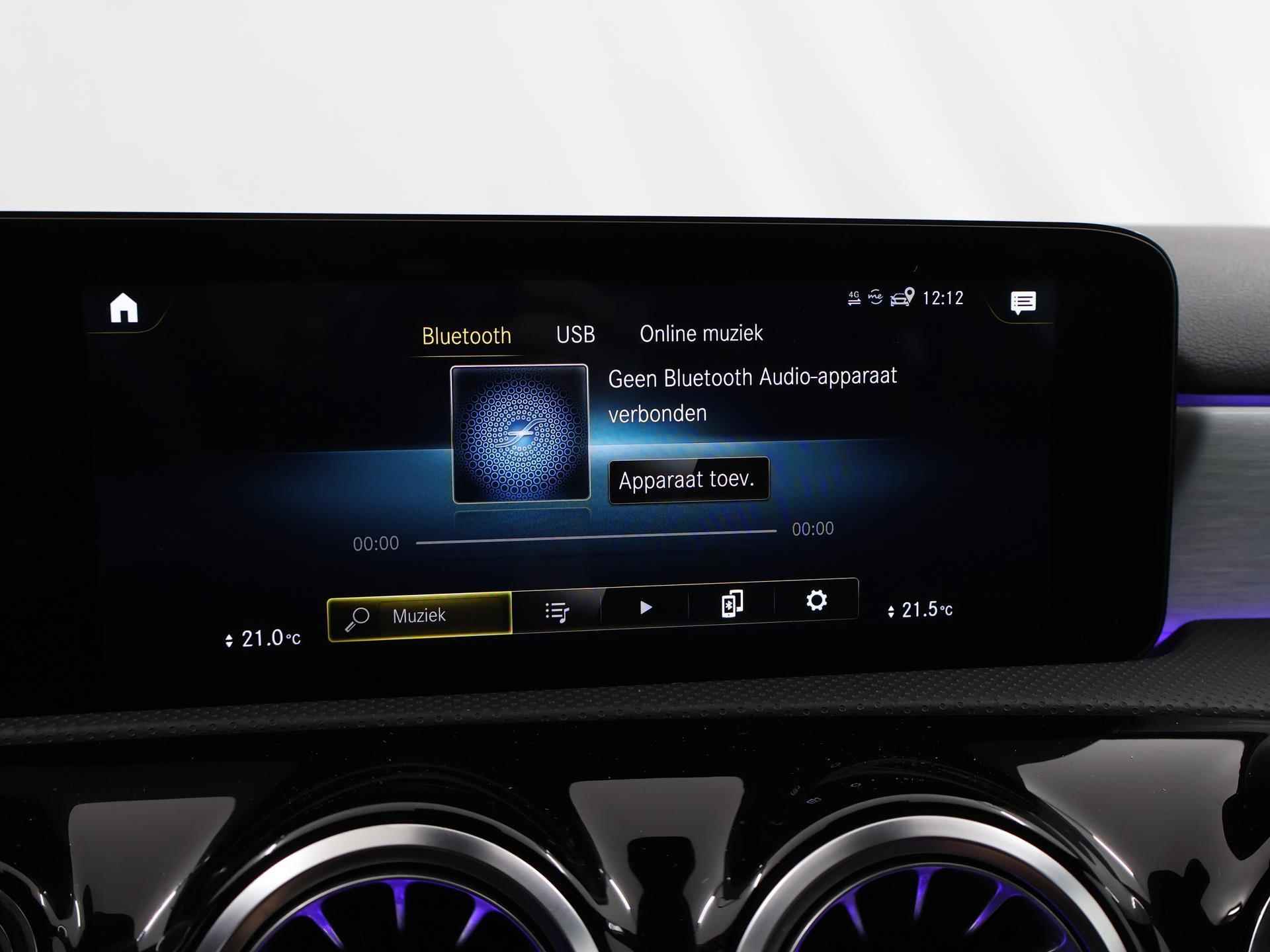 Mercedes-Benz A-klasse 180 Business Solution AMG | Nightpakket | Stoelverwarming | Digitaal Display | Keyless go | Navigatie | Led-koplampen - 17/43
