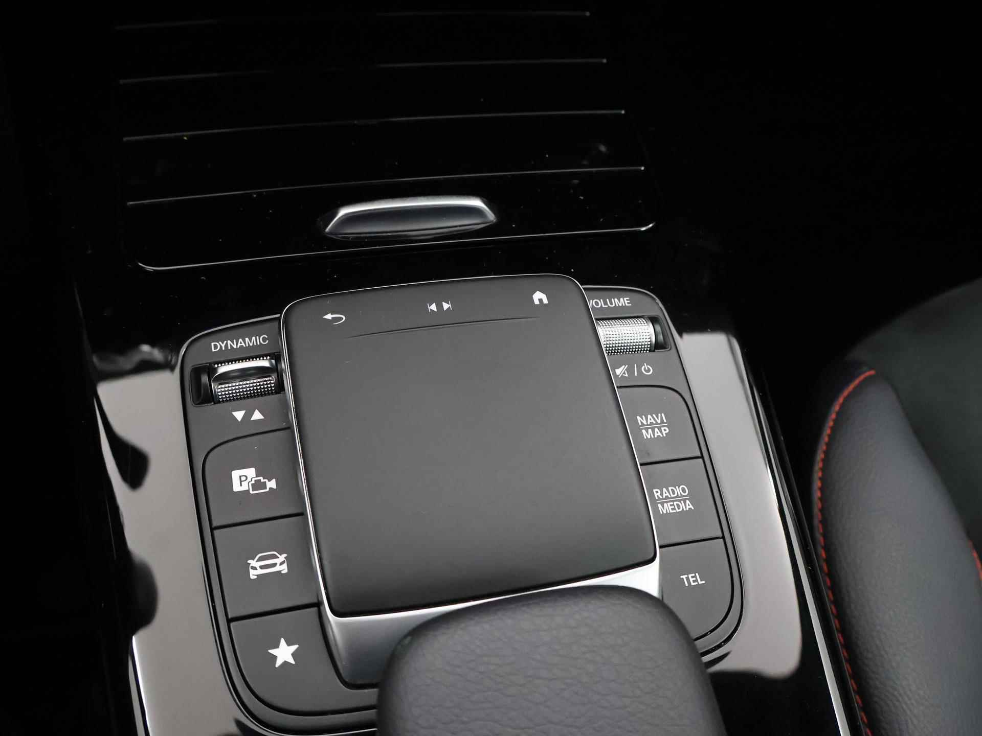 Mercedes-Benz A-klasse 180 Business Solution AMG | Nightpakket | Stoelverwarming | Digitaal Display | Keyless go | Navigatie | Led-koplampen - 28/43