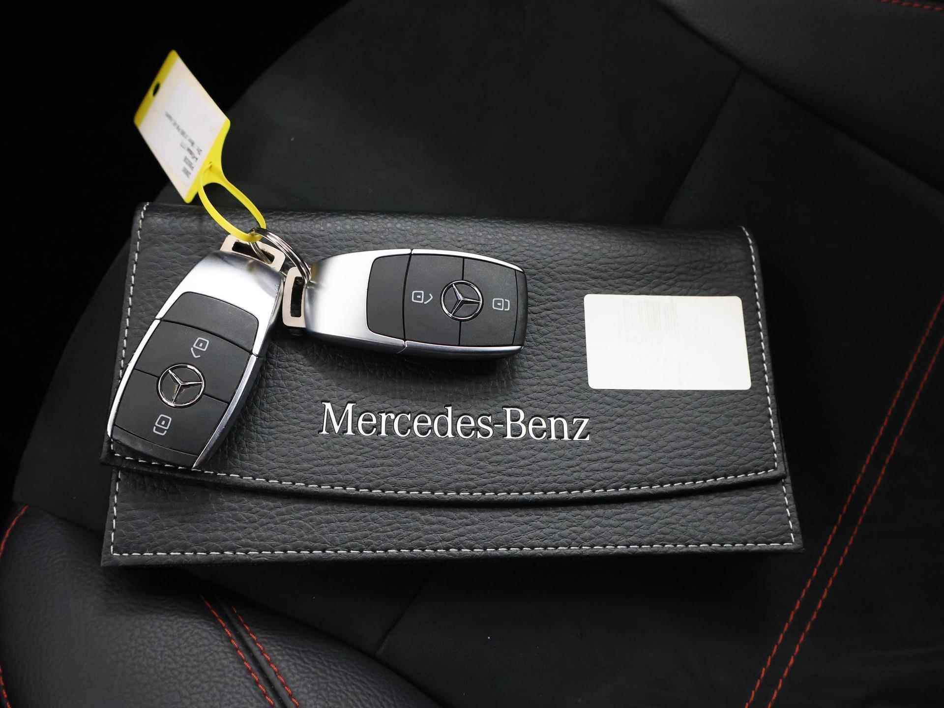 Mercedes-Benz A-klasse 180 Business Solution AMG | Nightpakket | Stoelverwarming | Digitaal Display | Keyless go | Navigatie | Led-koplampen - 30/43