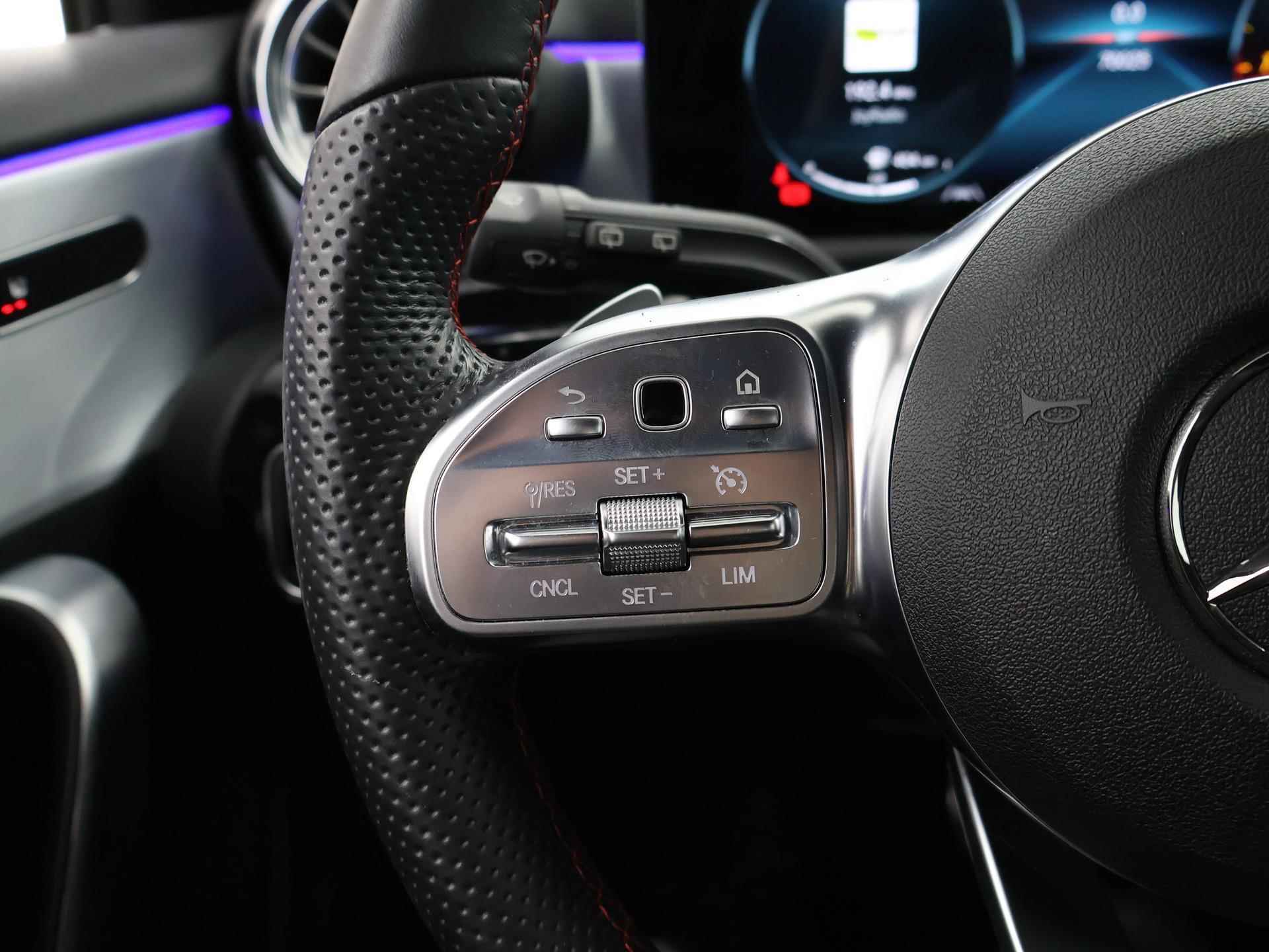 Mercedes-Benz A-klasse 180 Business Solution AMG | Nightpakket | Stoelverwarming | Digitaal Display | Keyless go | Navigatie | Led-koplampen - 33/43