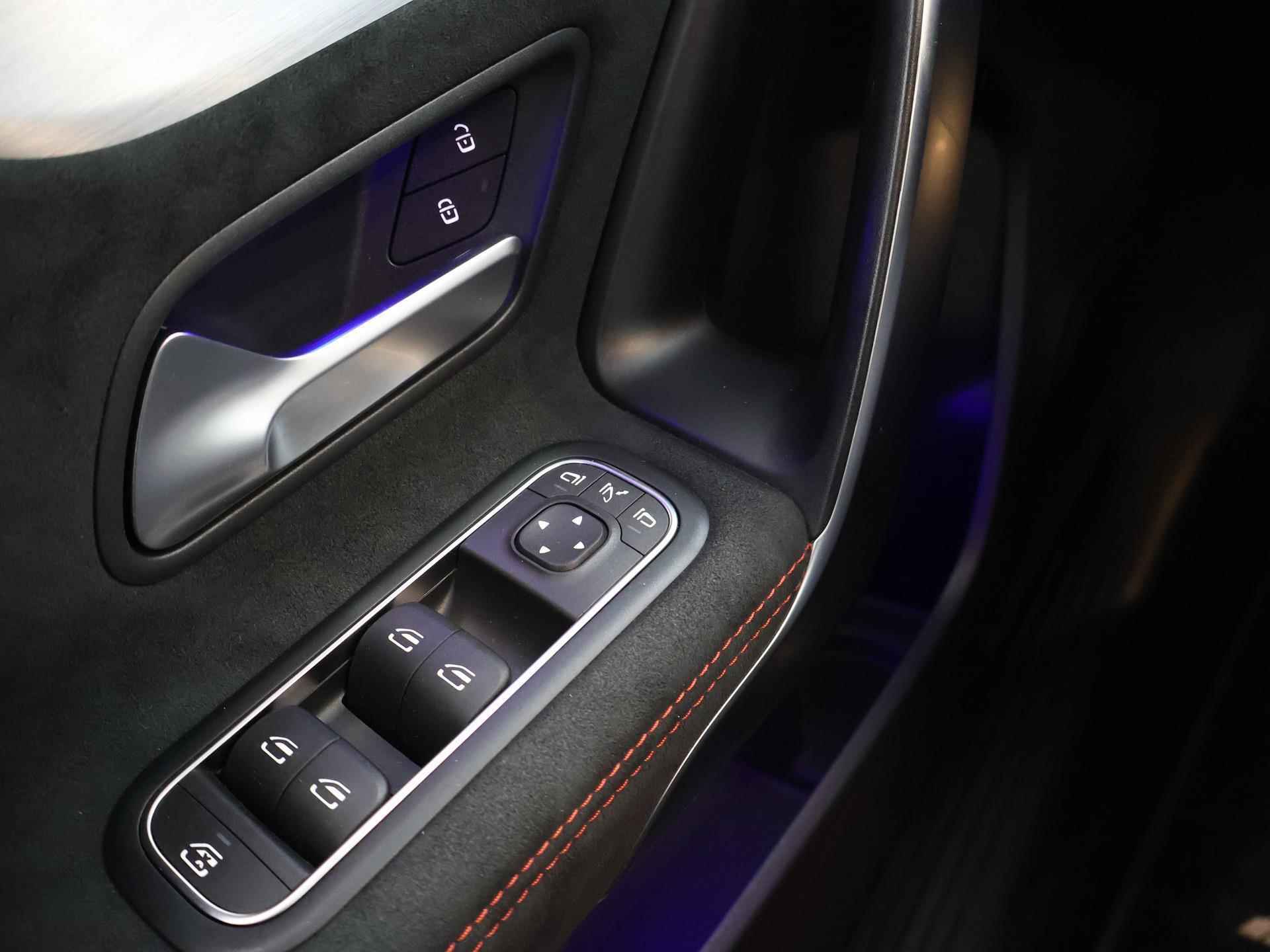 Mercedes-Benz A-klasse 180 Business Solution AMG | Nightpakket | Stoelverwarming | Digitaal Display | Keyless go | Navigatie | Led-koplampen - 37/43