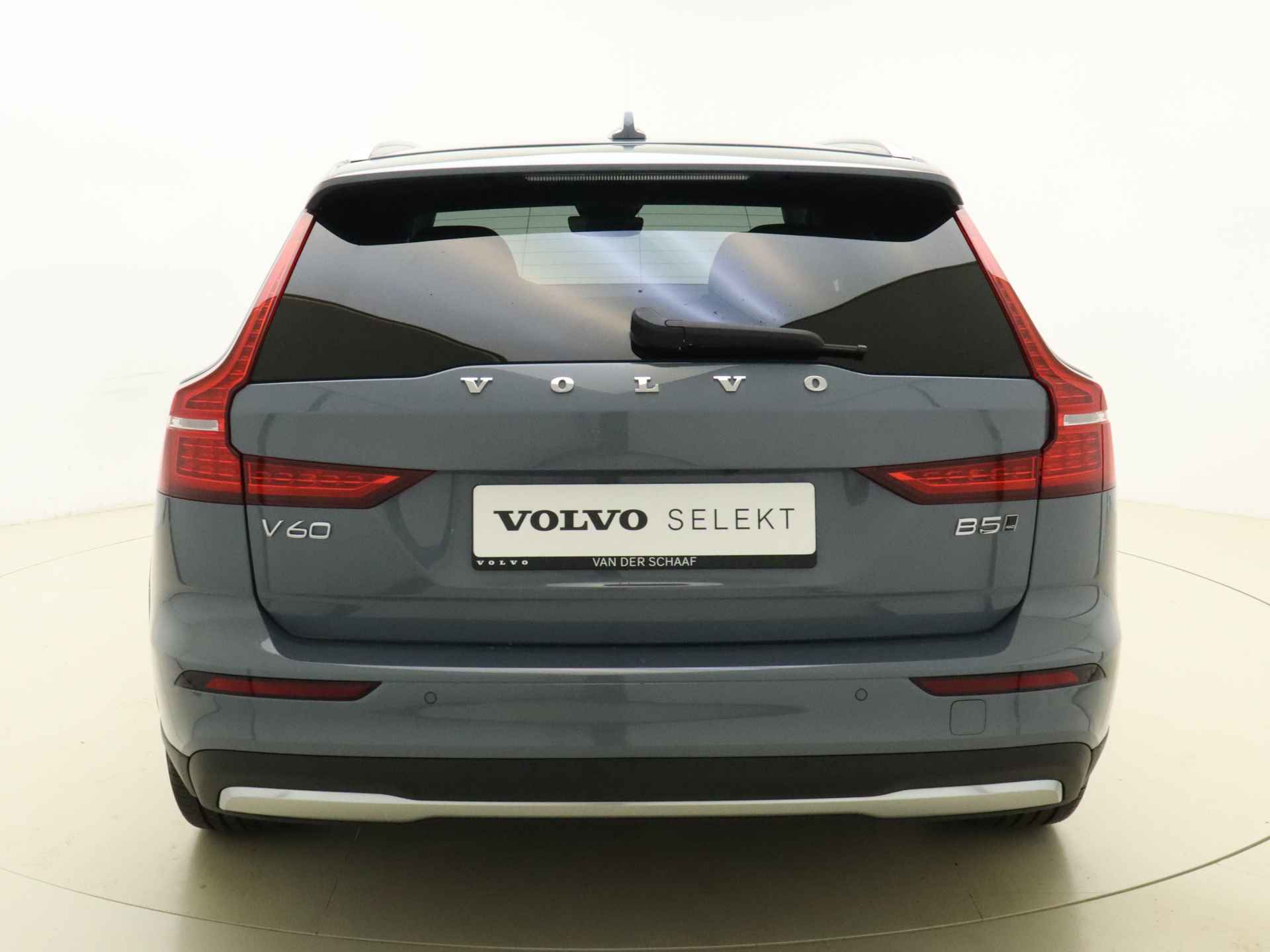 Volvo V60 Cross Country B5 264pk AWD Plus / 360 Camera / H&K Audio / 19'' / Donker glas / Elektr. Stoelen / Stoel + Stuurw. Verwarming / Trekhaak / Leder / - 8/41