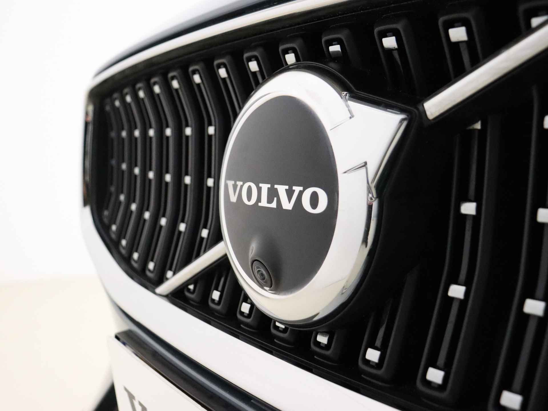 Volvo V60 Cross Country B5 264pk AWD Plus / 360 Camera / H&K Audio / 19'' / Donker glas / Elektr. Stoelen / Stoel + Stuurw. Verwarming / Trekhaak / Leder / - 23/41