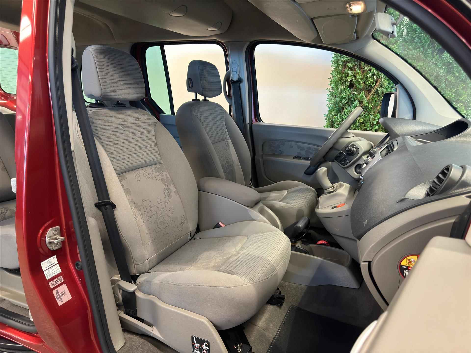 Renault Kangoo Rolstoelauto Luchtvering 4+1 DIESEL - 17/36