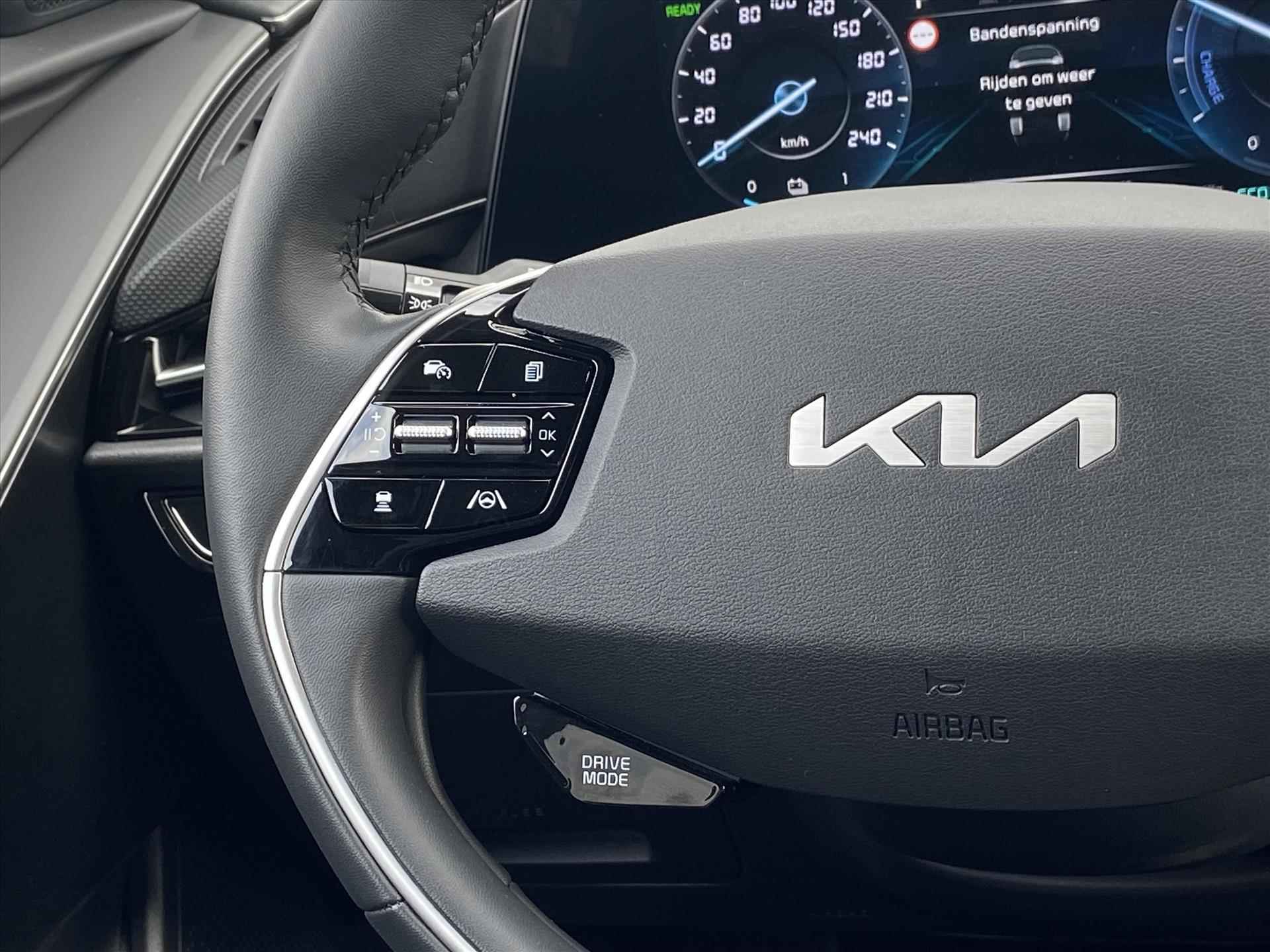 Kia e-Niro 64,8 kWh 204pk Aut Edition I Stoelverwarming I Adaptive Cruise Control I Camera I Parkeersensoren I - 26/34