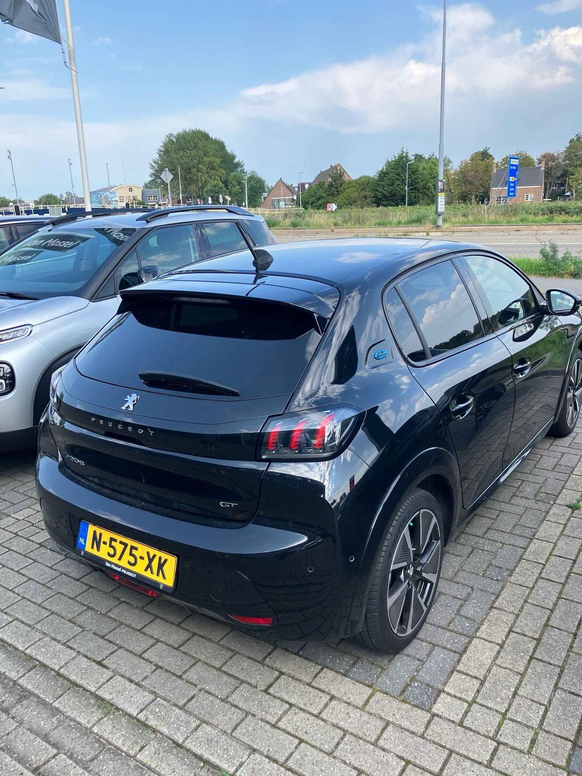 Peugeot e-208 EV GT Pack 50 kWh - FULL OPTIONS!! - 1e PART. EIGENAAR! - DEALER ONDERHOUDEN - 2/10