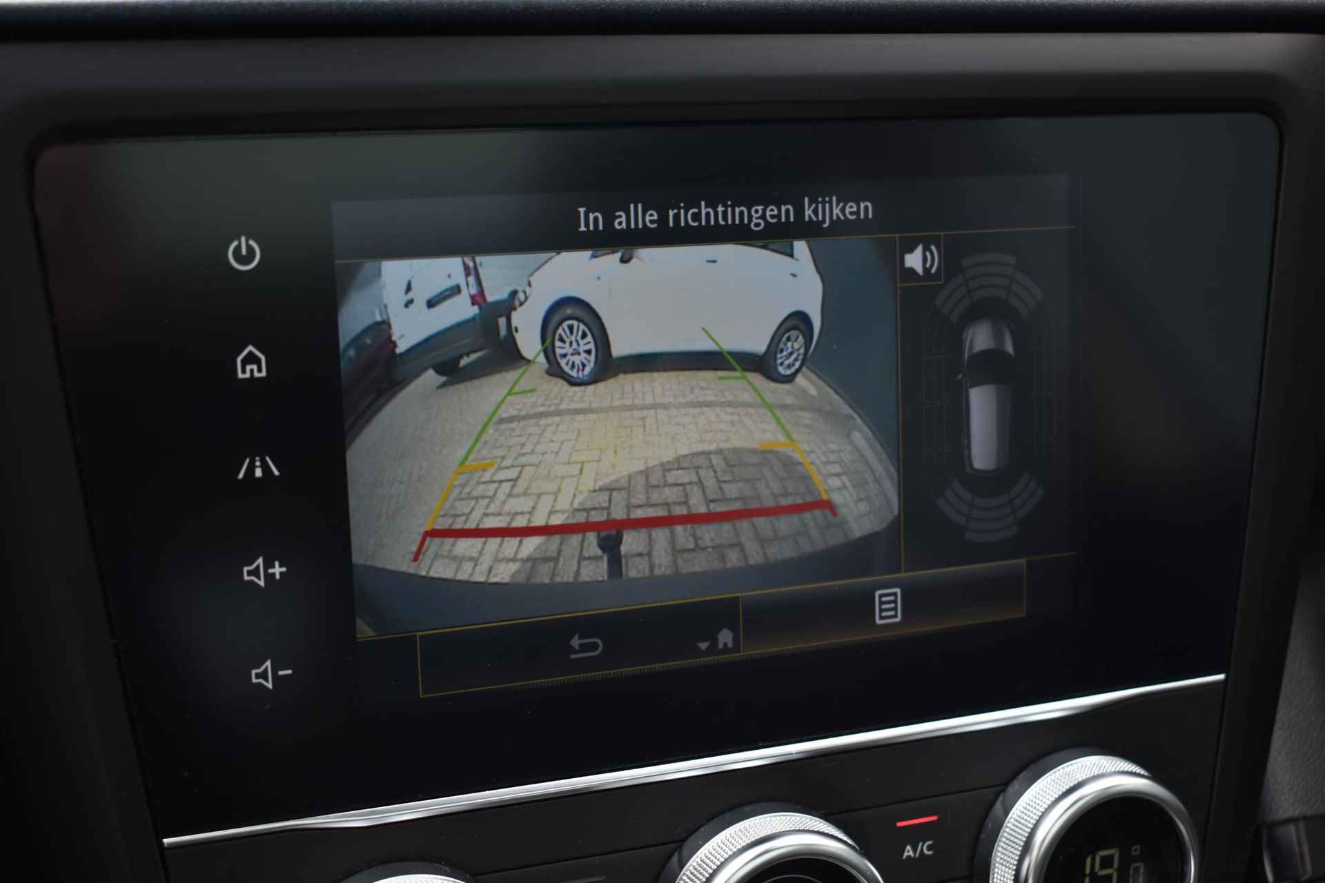 Renault Kadjar 1.3 TCe Intens 140pk | Automaat | Achteruitrijcamera | Stoelverwarming | Panorama-dak | Navigatie | Trekhaak - 17/33