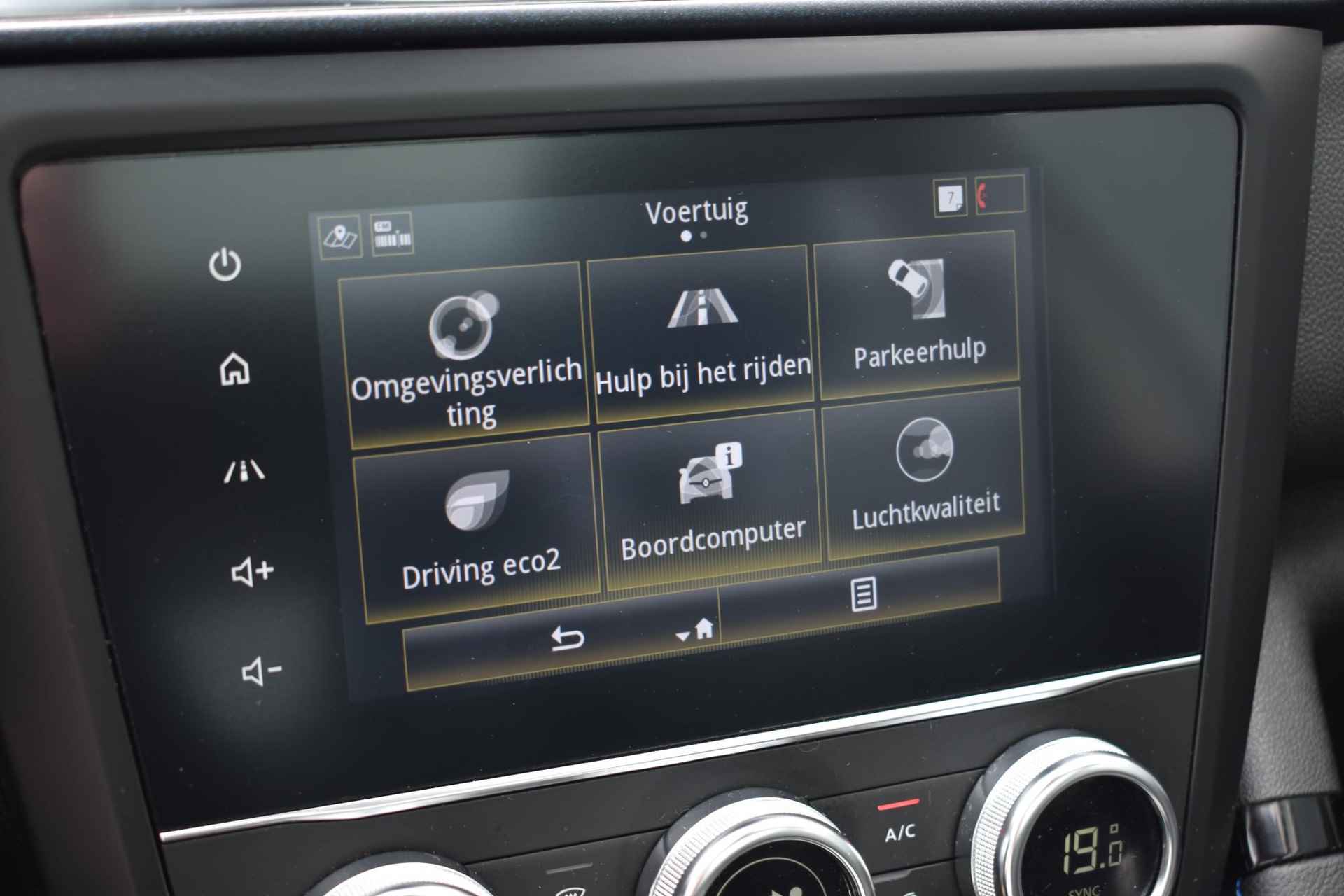 Renault Kadjar 1.3 TCe Intens 140pk | Automaat | Achteruitrijcamera | Stoelverwarming | Panorama-dak | Navigatie | Trekhaak - 24/33