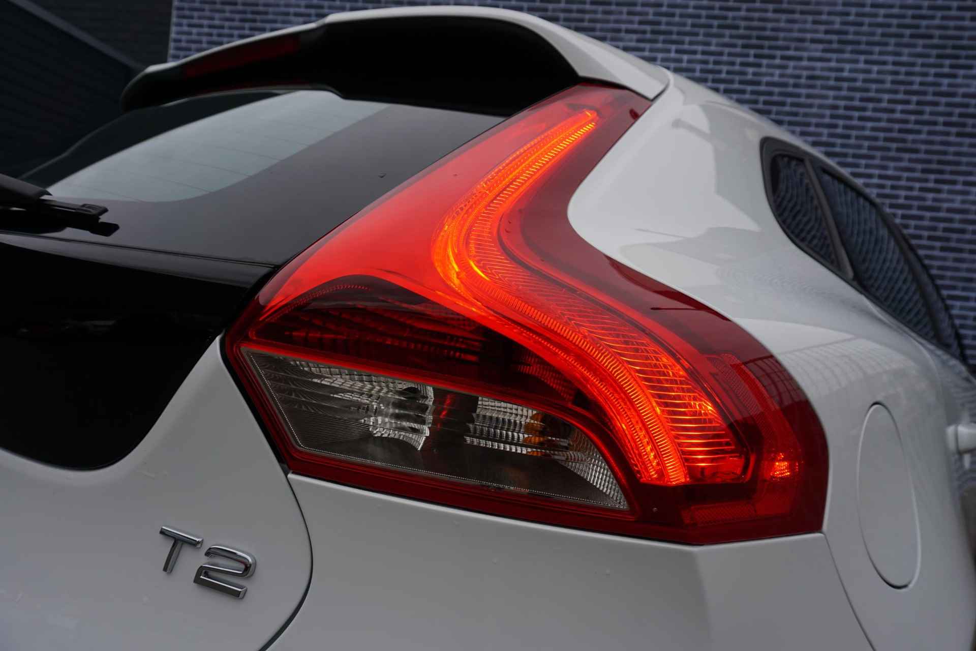 Volvo V40 1.5 T2 Kinetic | Trekhaak | Bi-Xenon | Stoelverwarming | Navigatie | Bluetooth | - 10/25