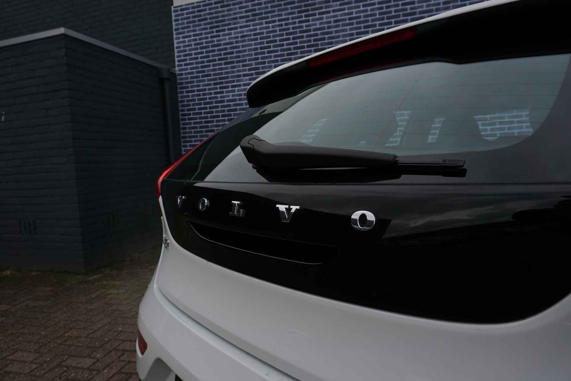 Volvo V40 1.5 T2 Kinetic | Trekhaak | Bi-Xenon | Stoelverwarming | Navigatie | Bluetooth | - 23/25