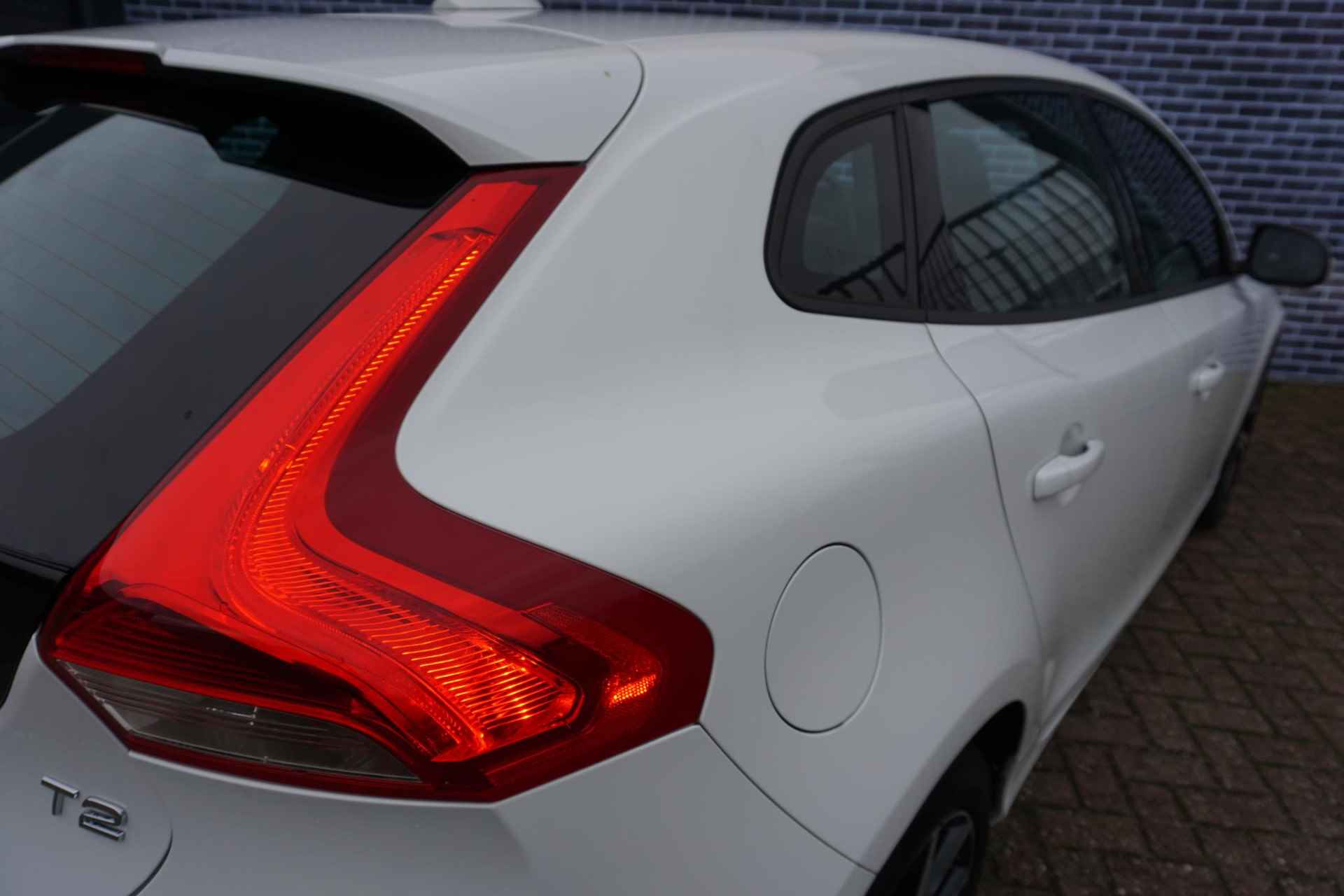 Volvo V40 1.5 T2 Kinetic | Trekhaak | Bi-Xenon | Stoelverwarming | Navigatie | Bluetooth | - 24/25