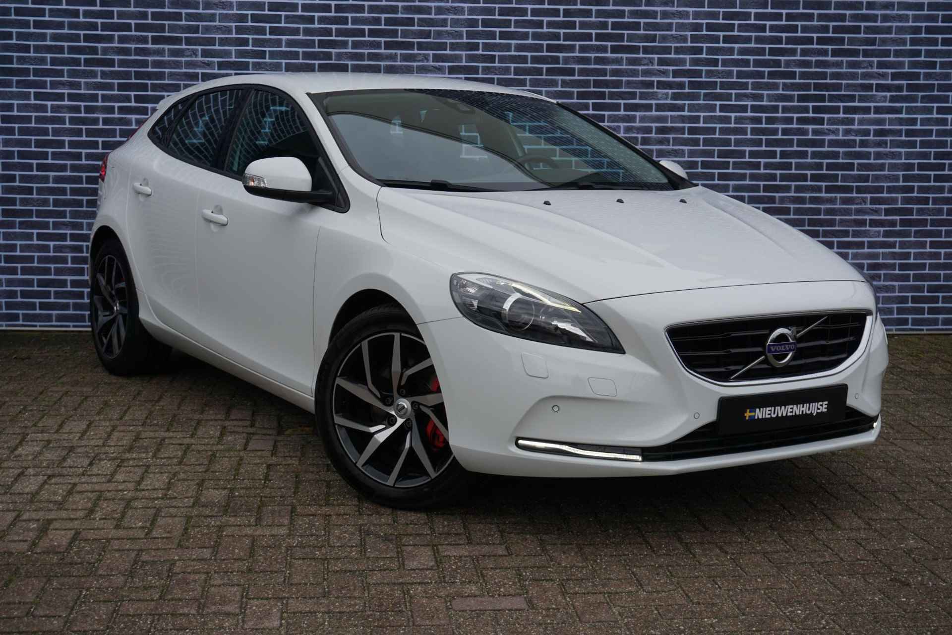 Volvo V40 1.5 T2 Kinetic | Trekhaak | Bi-Xenon | Stoelverwarming | Navigatie | Bluetooth | - 25/25