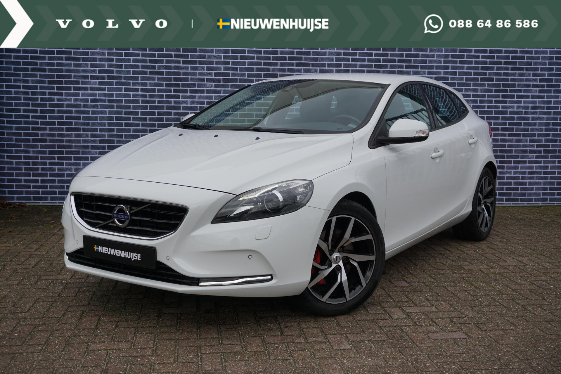 Volvo V40 1.5 T2 Kinetic | Trekhaak | Bi-Xenon | Stoelverwarming | Navigatie | Bluetooth |