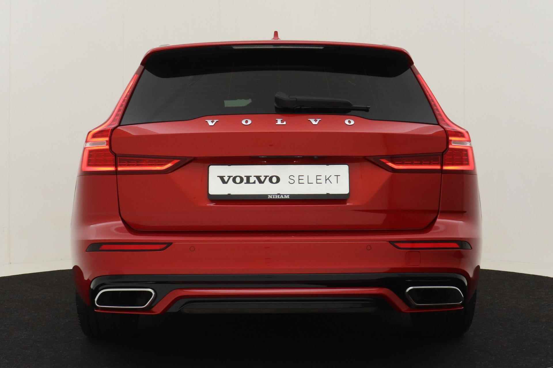 Volvo V60 T8 RECHARGE AWD R-DESIGN -PANO.DAK|TREKHAAK|360°CAM|BLIS|19"|LEDER - 13/51