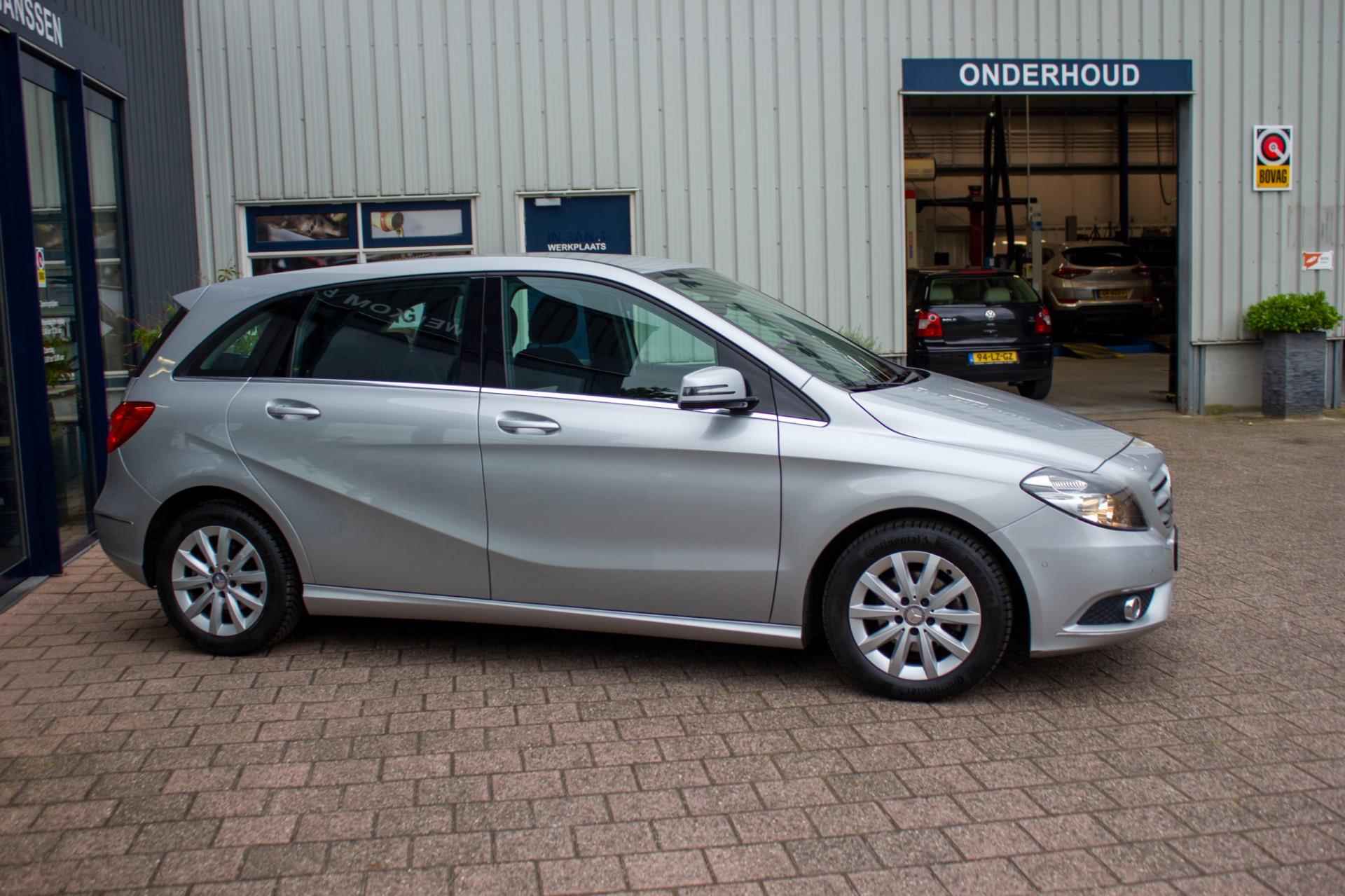 Mercedes-Benz B-klasse 180 Prestige | Prijs rijklaar incl. 12 mnd garantie | Lmv Navi Bluetooth Pdc Stoelverw - 11/48