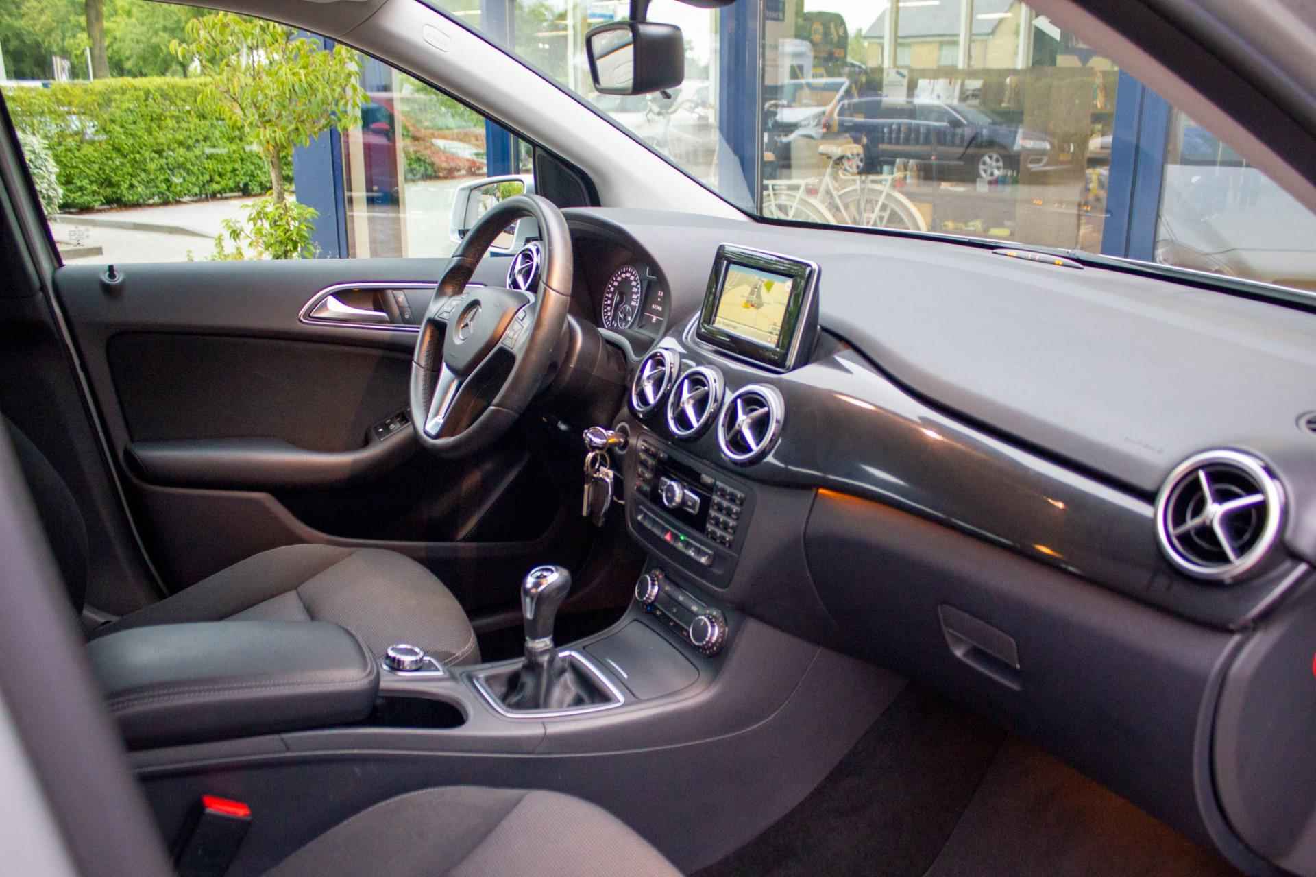 Mercedes-Benz B-klasse 180 Prestige | Prijs rijklaar incl. 12 mnd garantie | Lmv Navi Bluetooth Pdc Stoelverw - 25/48