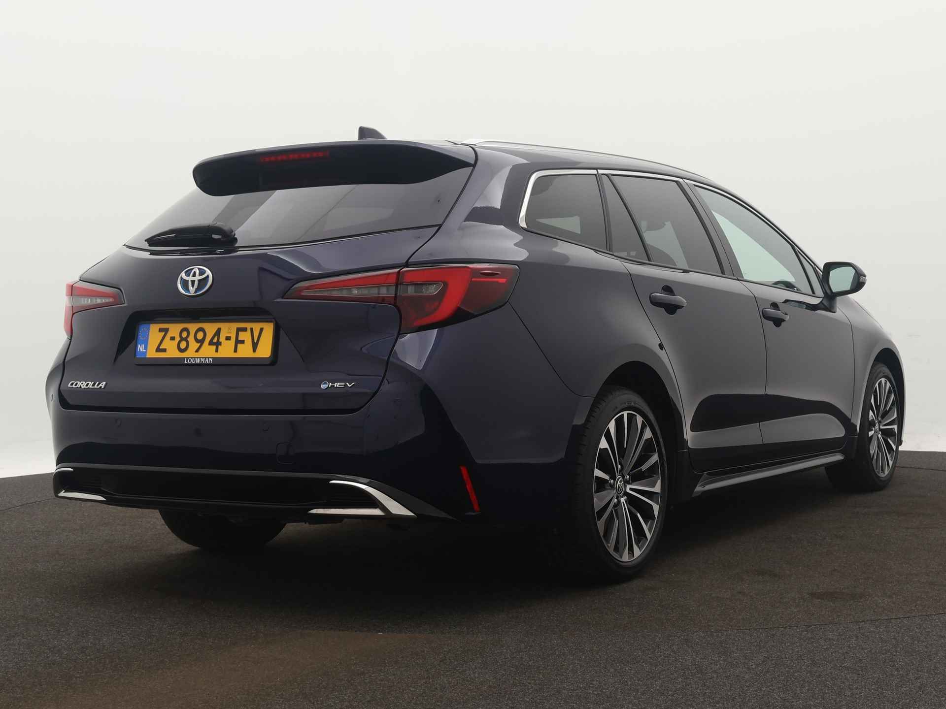 Toyota Corolla Touring Sports Hybrid 140 Dynamic | Parkeersensoren | LM velgen | Climate Control | Stoelverwarming | Draadloze telefoonlader | Cruise Control Adaptief | - 3/46