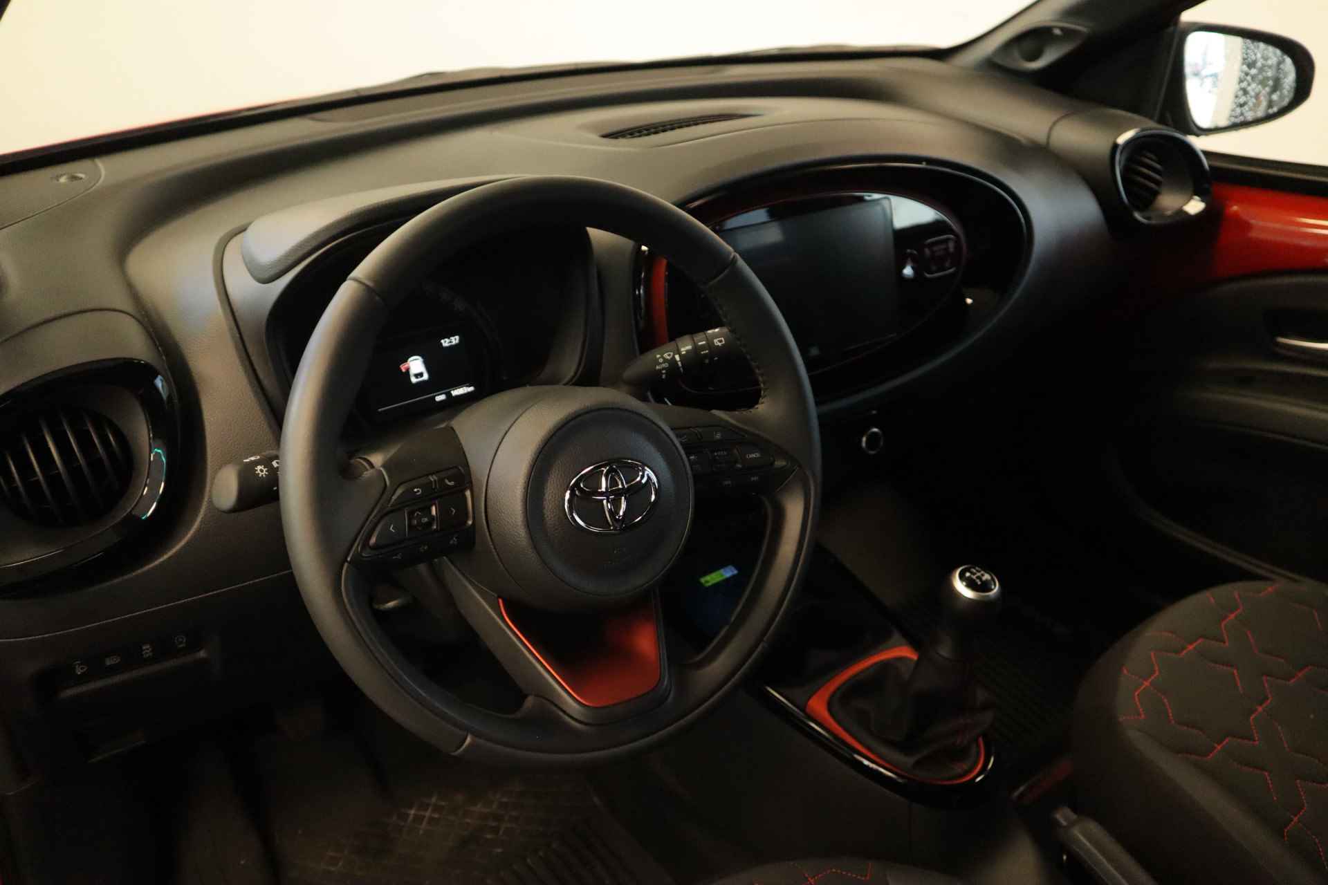 Toyota Aygo X 1.0 VVT-i MT envy JBL audio installatie , 18LMV, Navigatie, - 8/23