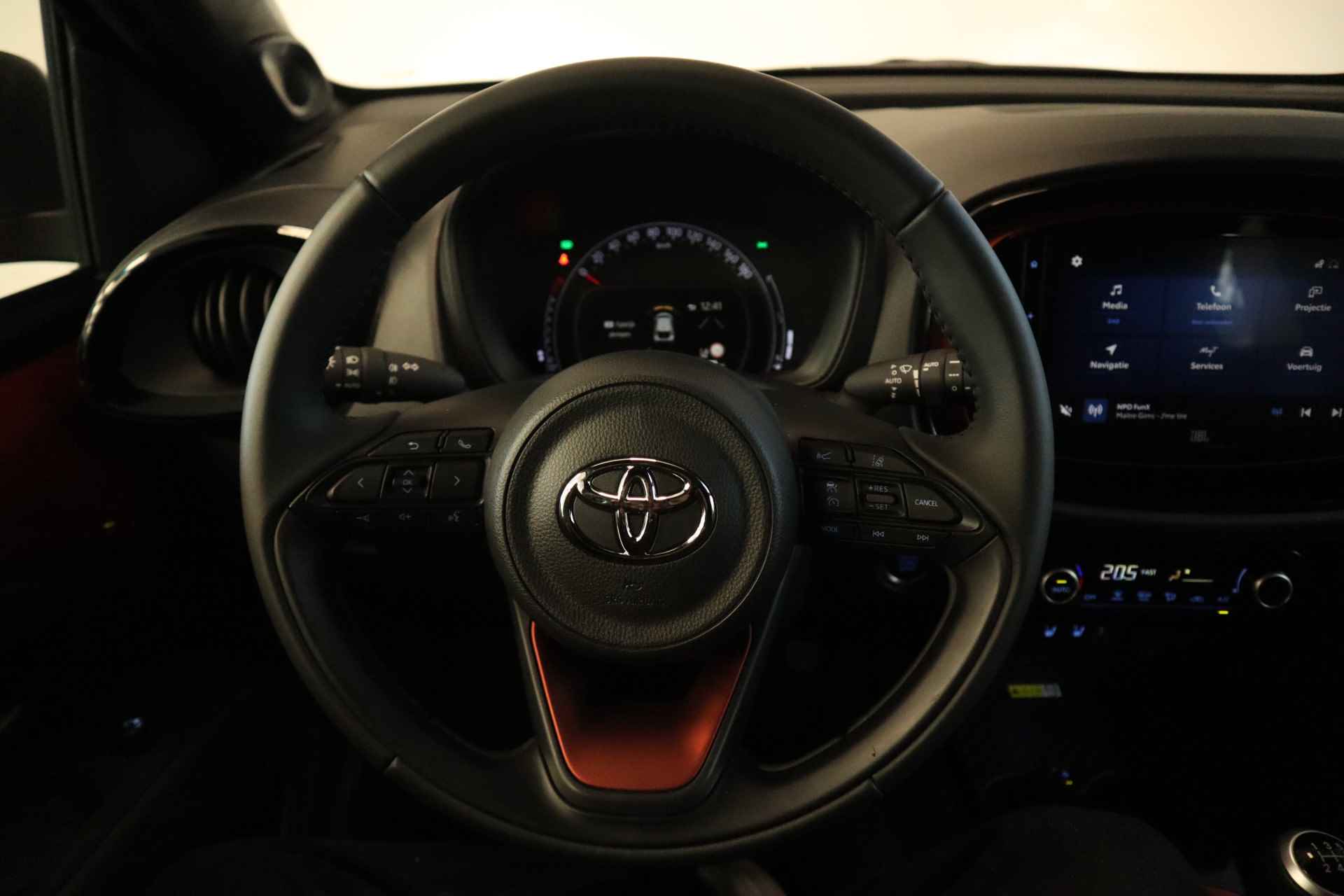 Toyota Aygo X 1.0 VVT-i MT envy JBL audio installatie , 18LMV, Navigatie, - 10/23
