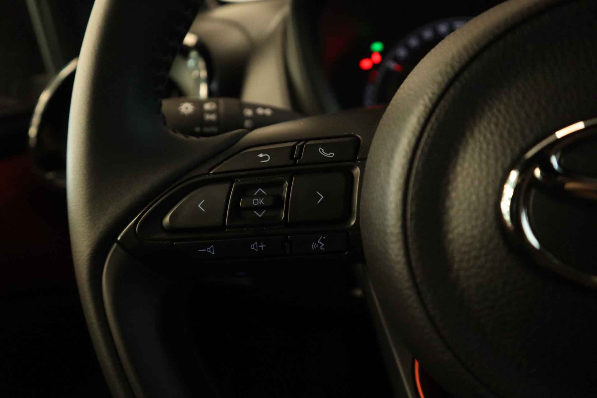 Toyota Aygo X 1.0 VVT-i MT envy JBL audio installatie , 18LMV, Navigatie, - 11/23