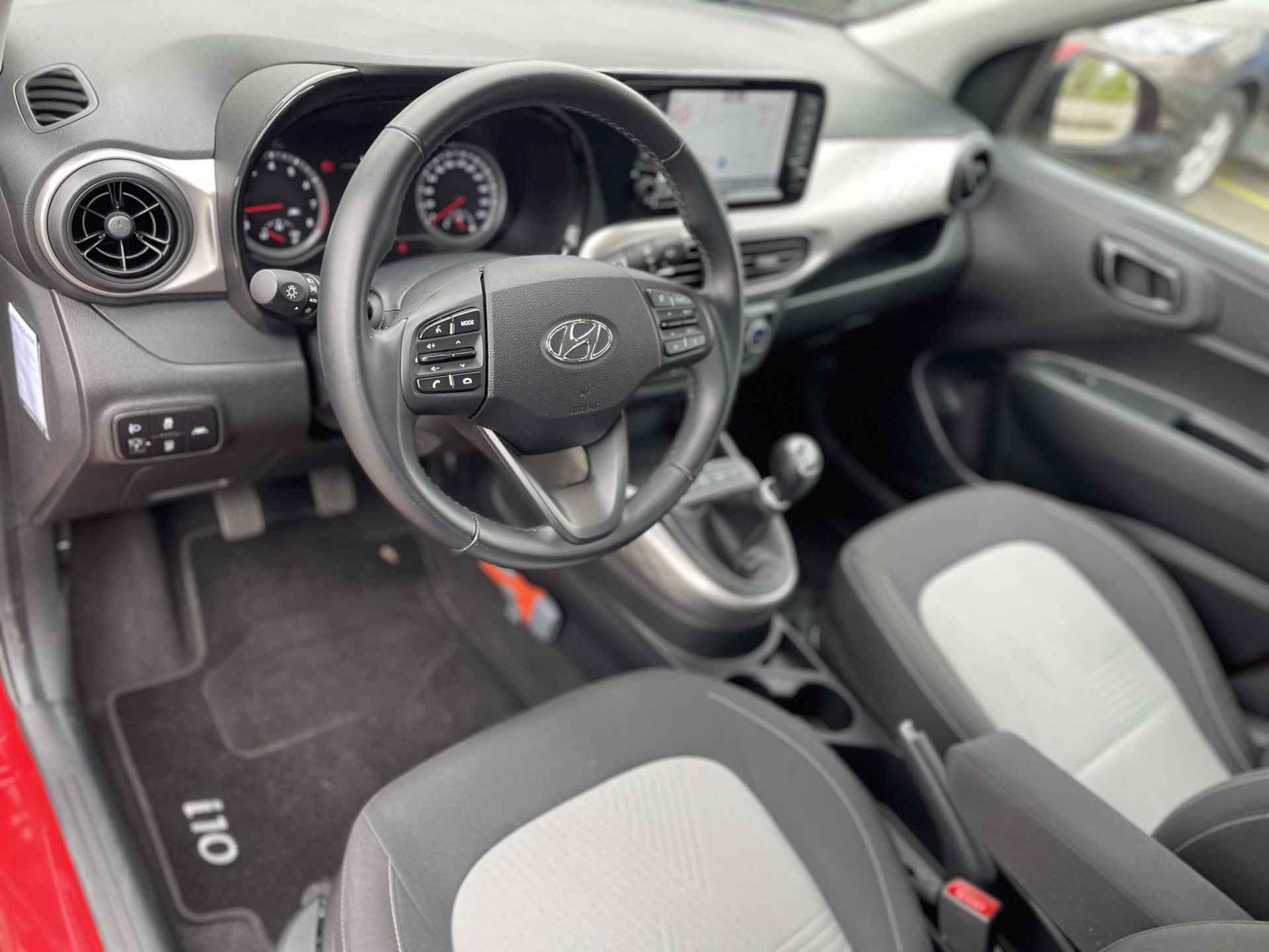 Hyundai i10 1.0 Premium | Navigatie | Camera | Apple Carplay/Android Auto | Cruise & Climate Control | Park. Sensor | Rijklaarprijs! - 10/26