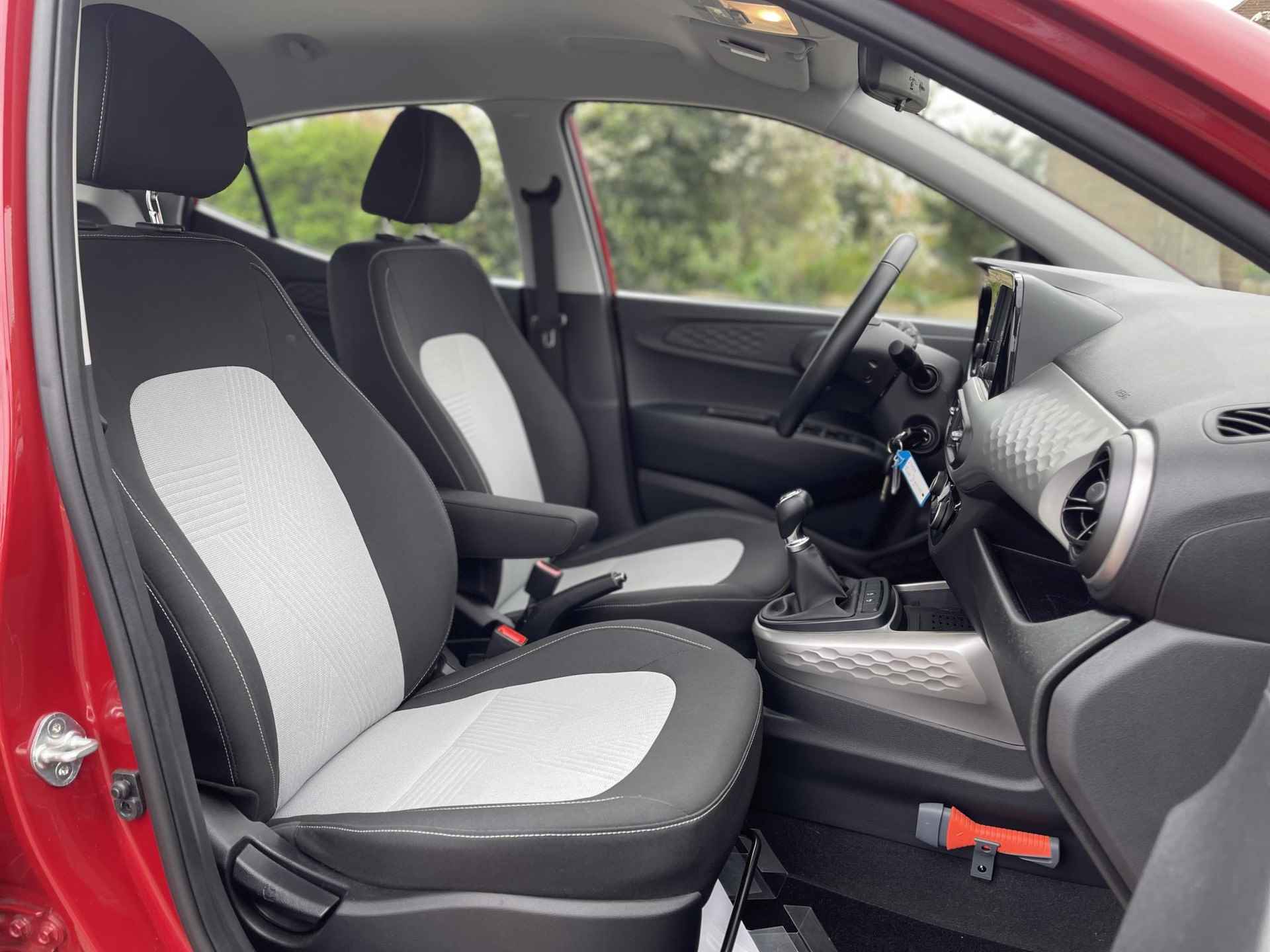 Hyundai i10 1.0 Premium | Navigatie | Camera | Apple Carplay/Android Auto | Cruise & Climate Control | Park. Sensor | Rijklaarprijs! - 11/26