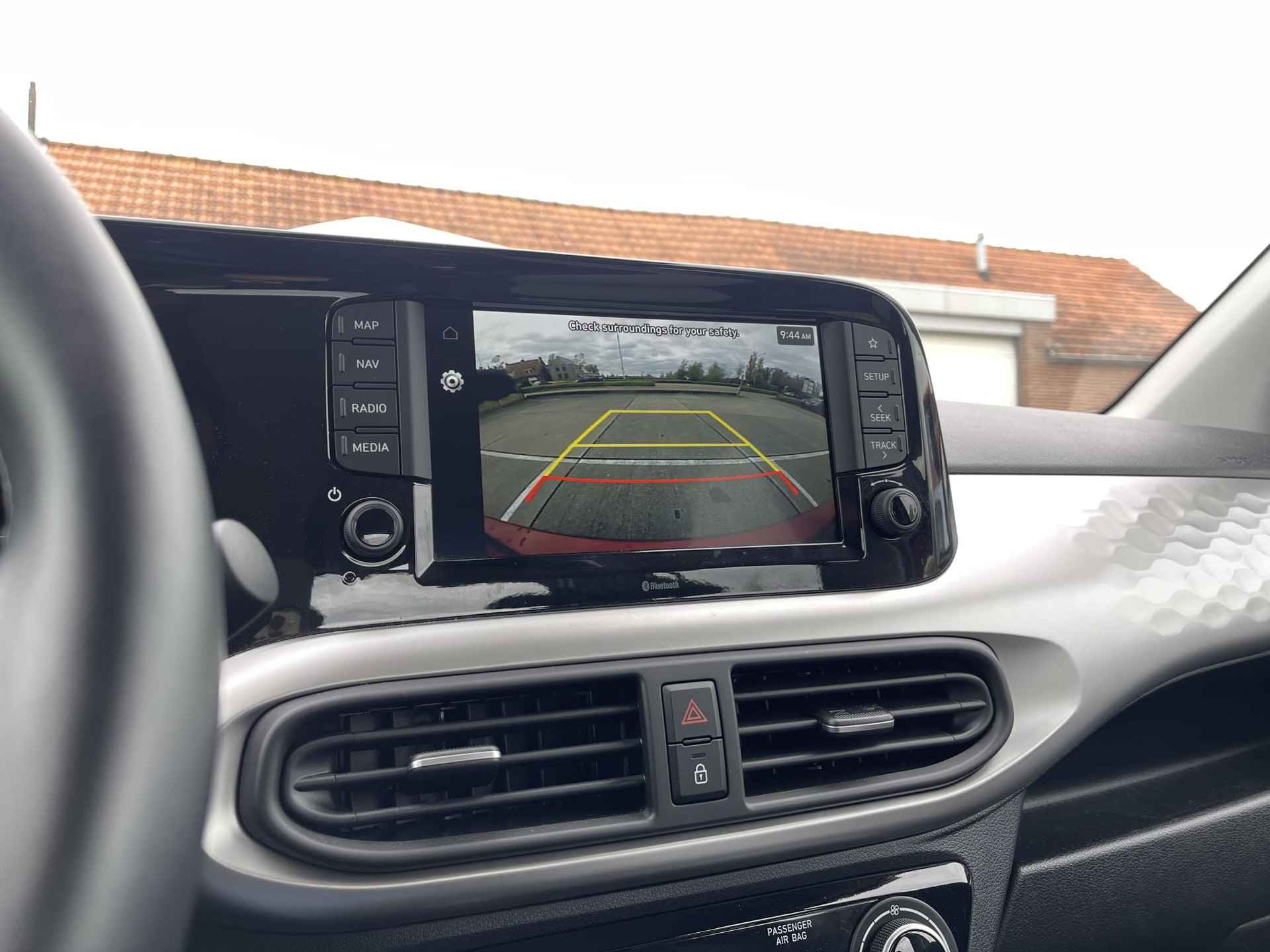 Hyundai i10 1.0 Premium | Navigatie | Camera | Apple Carplay/Android Auto | Cruise & Climate Control | Park. Sensor | Rijklaarprijs! - 18/26