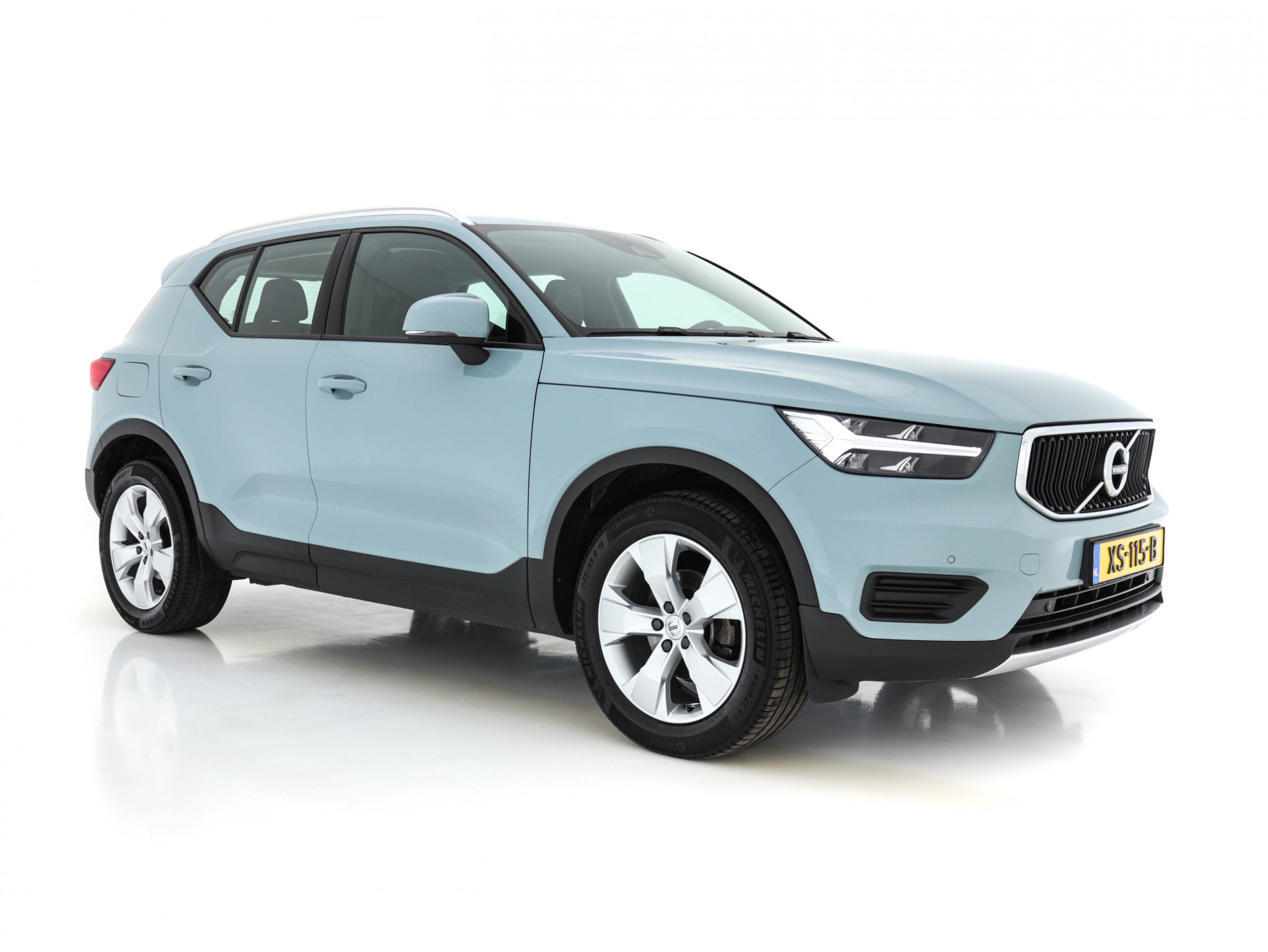 Volvo XC40 2.0 D3 Momentum Business-Pack-Connect *FULL-LED | SENSUS-NAVI-FULLMAP | LEDER-MICROFIBRE |  HIGH-PERFORMANCE-AUDIO | CAMERA | DIGI-COCKPIT | LANE-ASSIST | PDC | ECC | CRUISE | SPORT-SEATS | 18"ALU*