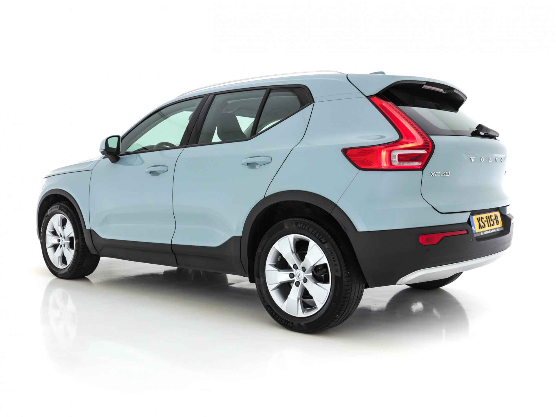 Volvo XC40 2.0 D3 Momentum Business-Pack-Connect *FULL-LED | SENSUS-NAVI-FULLMAP | LEDER-MICROFIBRE |  HIGH-PERFORMANCE-AUDIO | CAMERA | DIGI-COCKPIT | LANE-ASSIST | PDC | ECC | CRUISE | SPORT-SEATS | 18"ALU* - 4/28