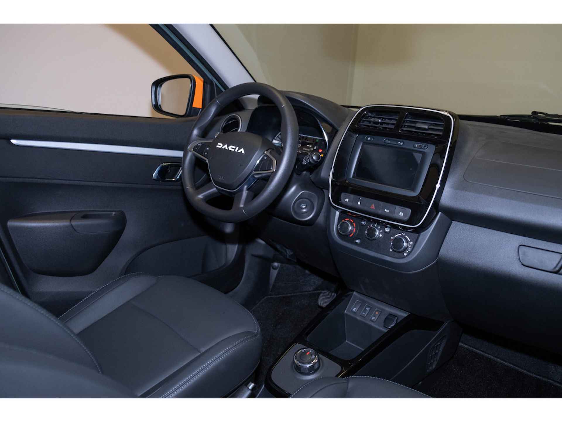 Dacia Spring Expression 27 kWh | Navigatie | Leder | DC lader 30kW | Camera | SEPP Subsidie € 2.000,- | Demonstratieauto, levering in overleg | - 3/28