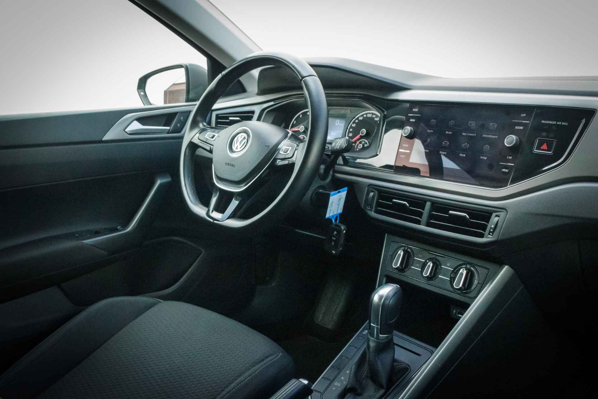 Volkswagen Polo 1.0 96 PK TSI Comfortline DSG AUTOMAAT RIJKLAAR | Cruise Control | Airco | Trekhaak | 5-Deurs | Navigatie | - 4/23