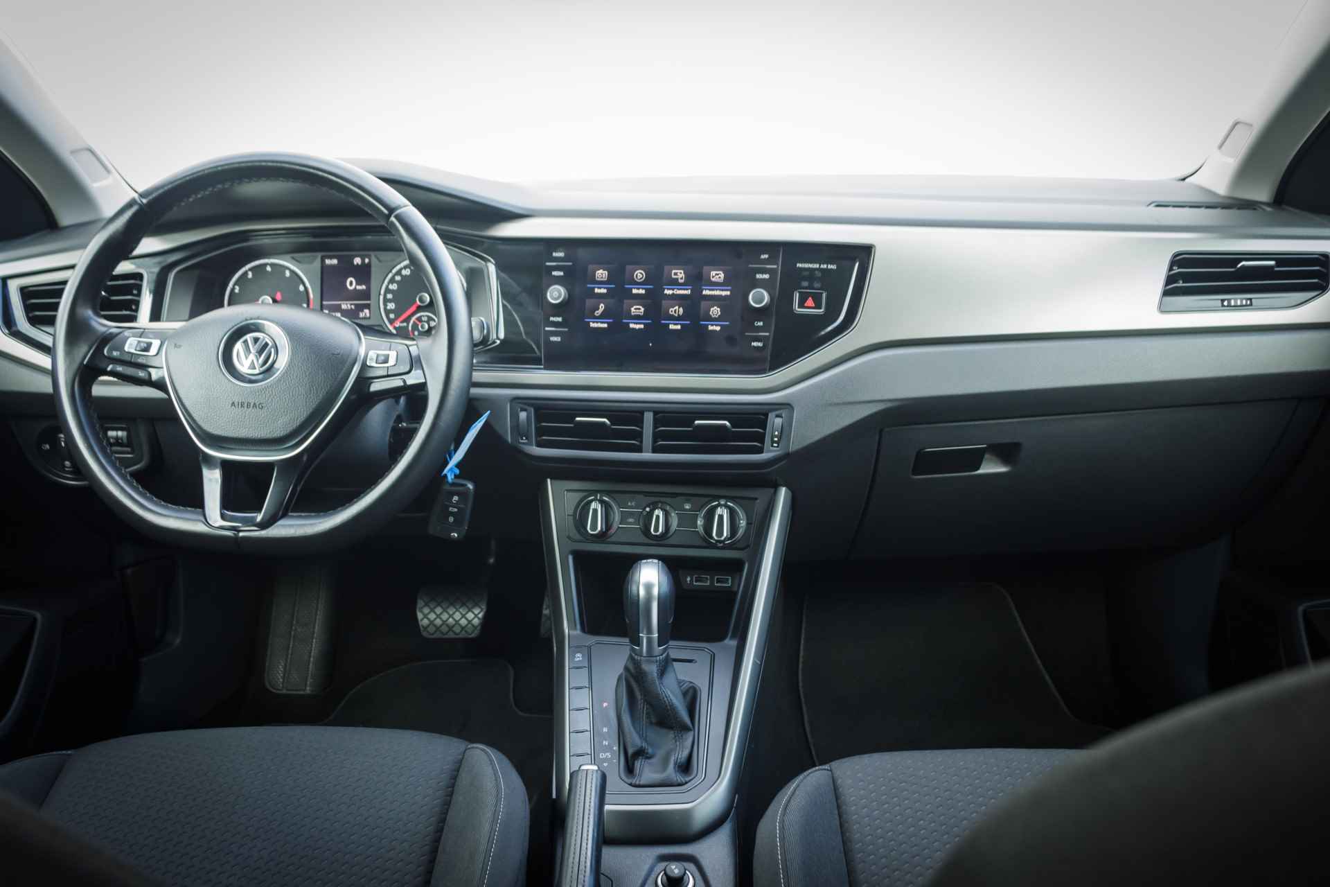 Volkswagen Polo 1.0 96 PK TSI Comfortline DSG AUTOMAAT RIJKLAAR | Cruise Control | Airco | Trekhaak | 5-Deurs | Navigatie | - 15/23