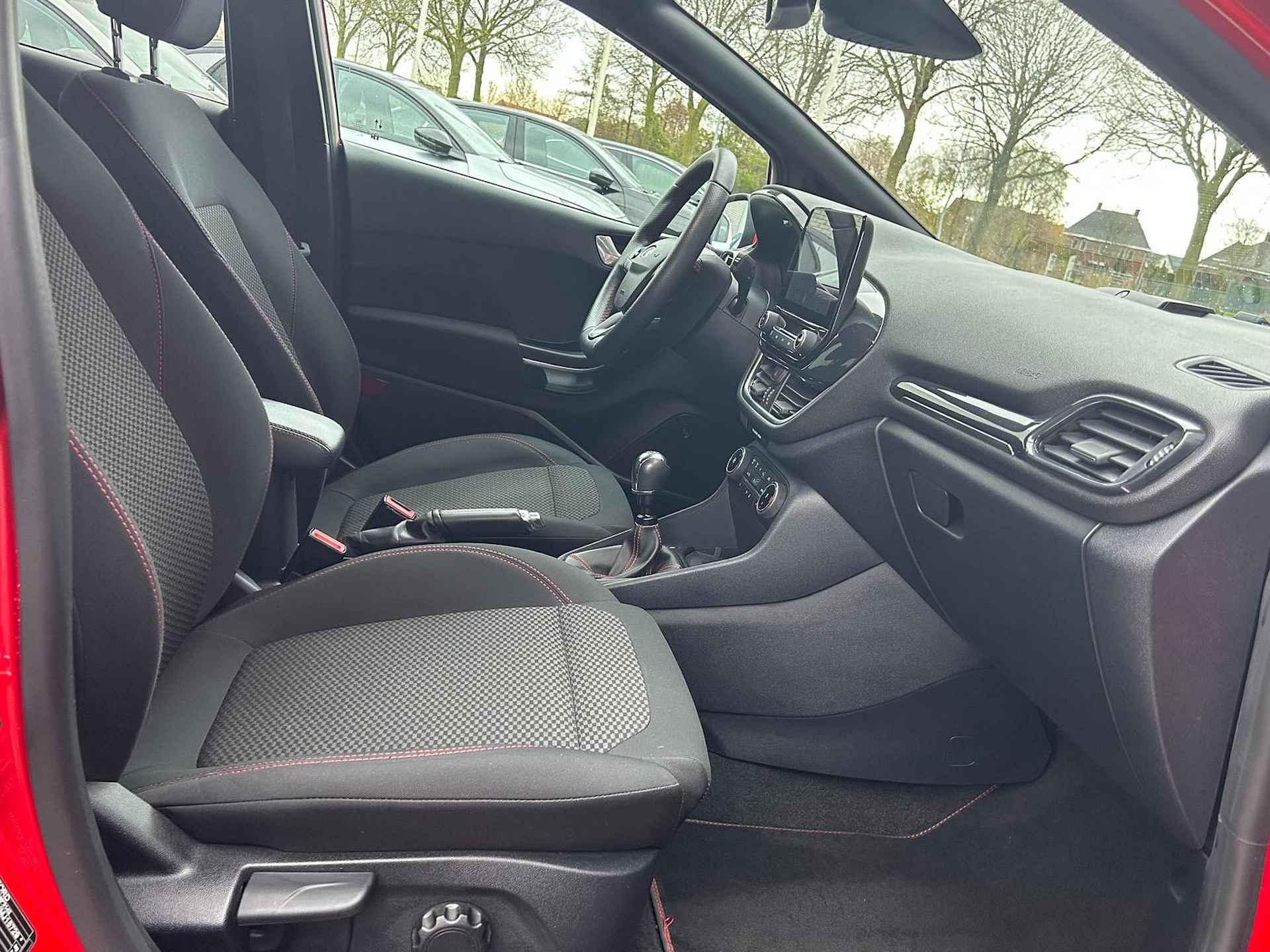 Ford Fiesta 1.0 EcoBoost ST-Line X | Hifi B&O geluidssysteem | Stoel- stuur- voorruitverwarming | Draadloze telefoonlader | Navi | Apple Car Automatisch inparkeren | Cruise control | Climate control | - 13/35