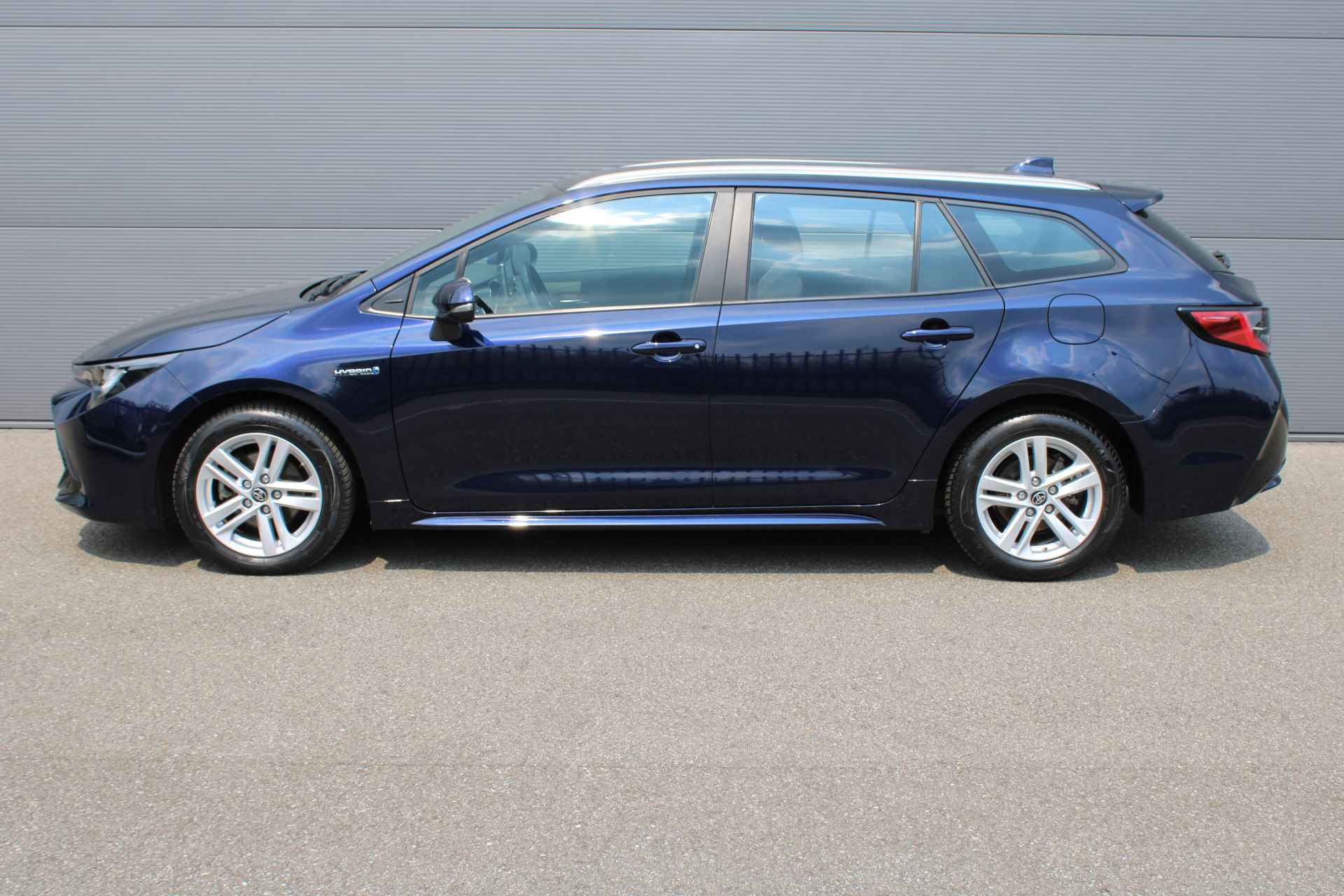 Toyota Corolla Touring Sport Active 1.8 Hybrid automaat | HYBRIDE | LED | DAB | KEYLESS START | CAMERA | CARPLAY/ANDROID | - 9/35