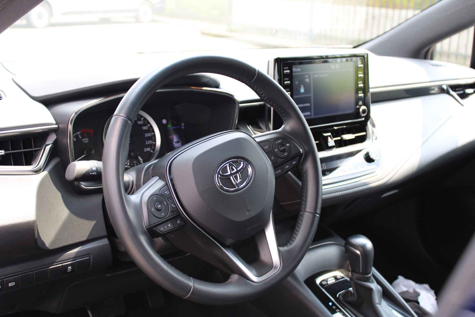 Toyota Corolla Touring Sport Active 1.8 Hybrid automaat | HYBRIDE | LED | DAB | KEYLESS START | CAMERA | CARPLAY/ANDROID | - 12/35