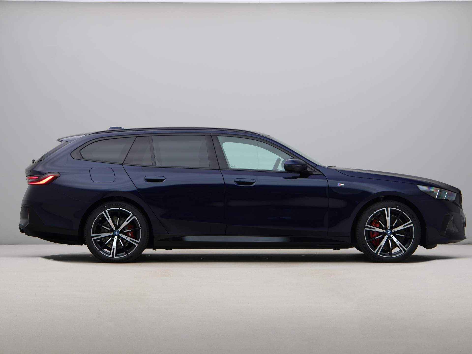 BMW i5 Touring eDrive40 M-Sport - 9/29