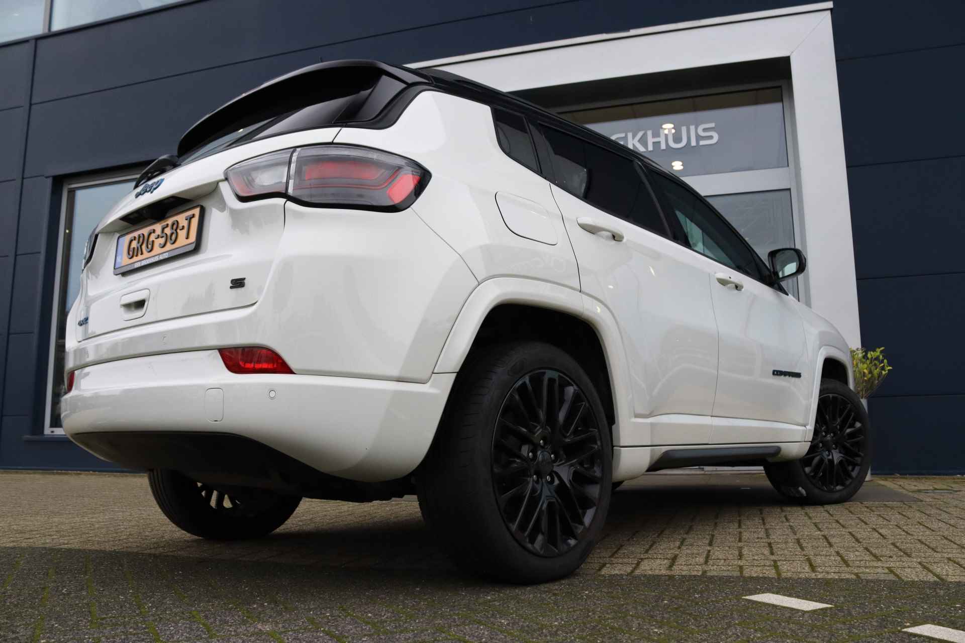 Jeep Compass 4xe 240-PK Plug-in Hybrid Electric S | Stoel + Stuur verwarming | ACC | Camera | Leder | Keyless | Elekr. klep - 13/40