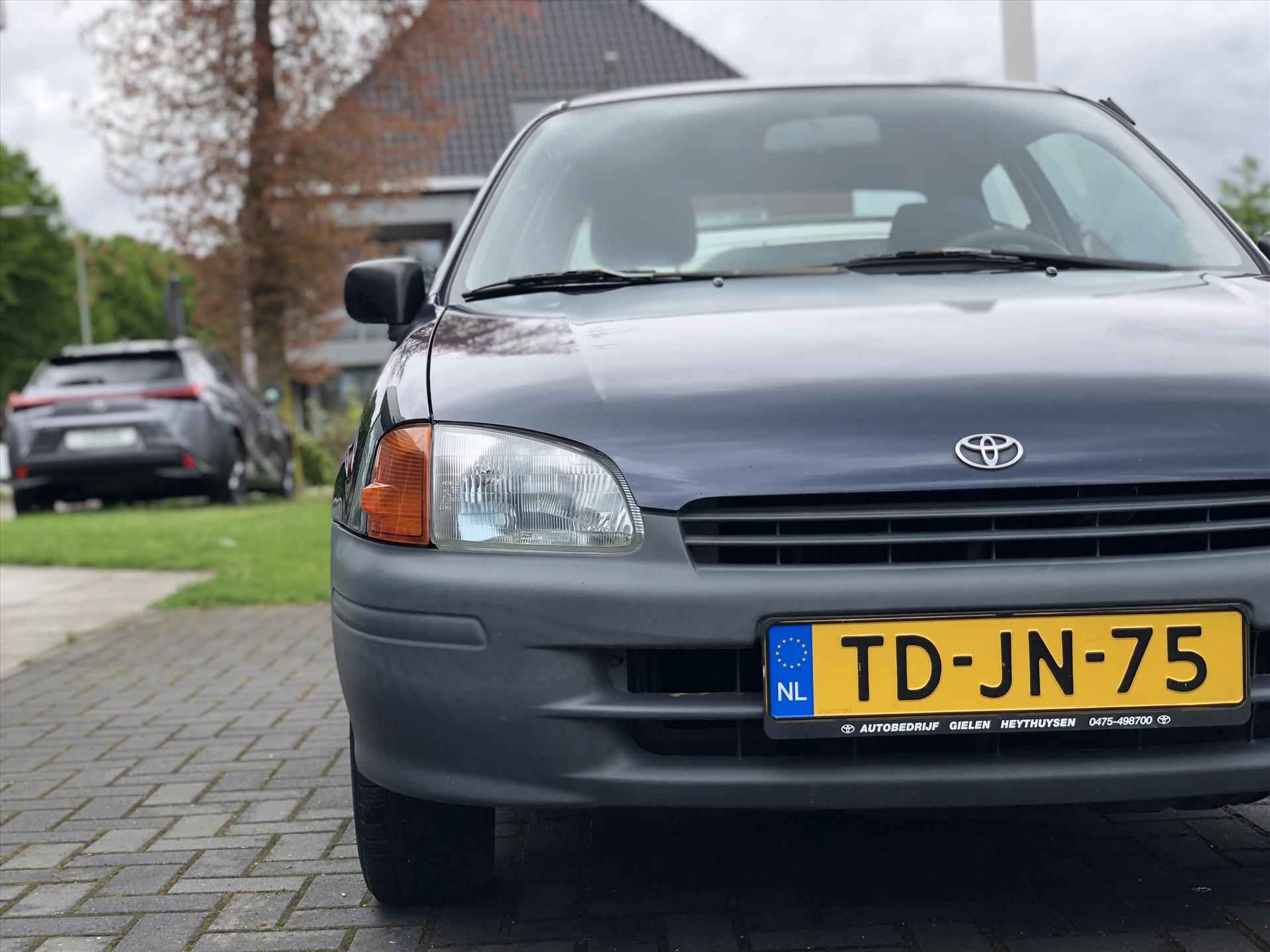 Toyota Starlet 1.3 16V Black Edition | Sunroof, Trekhaak, Stuurbekrachtiging, Nieuw geleverd & onderhouden - 7/21