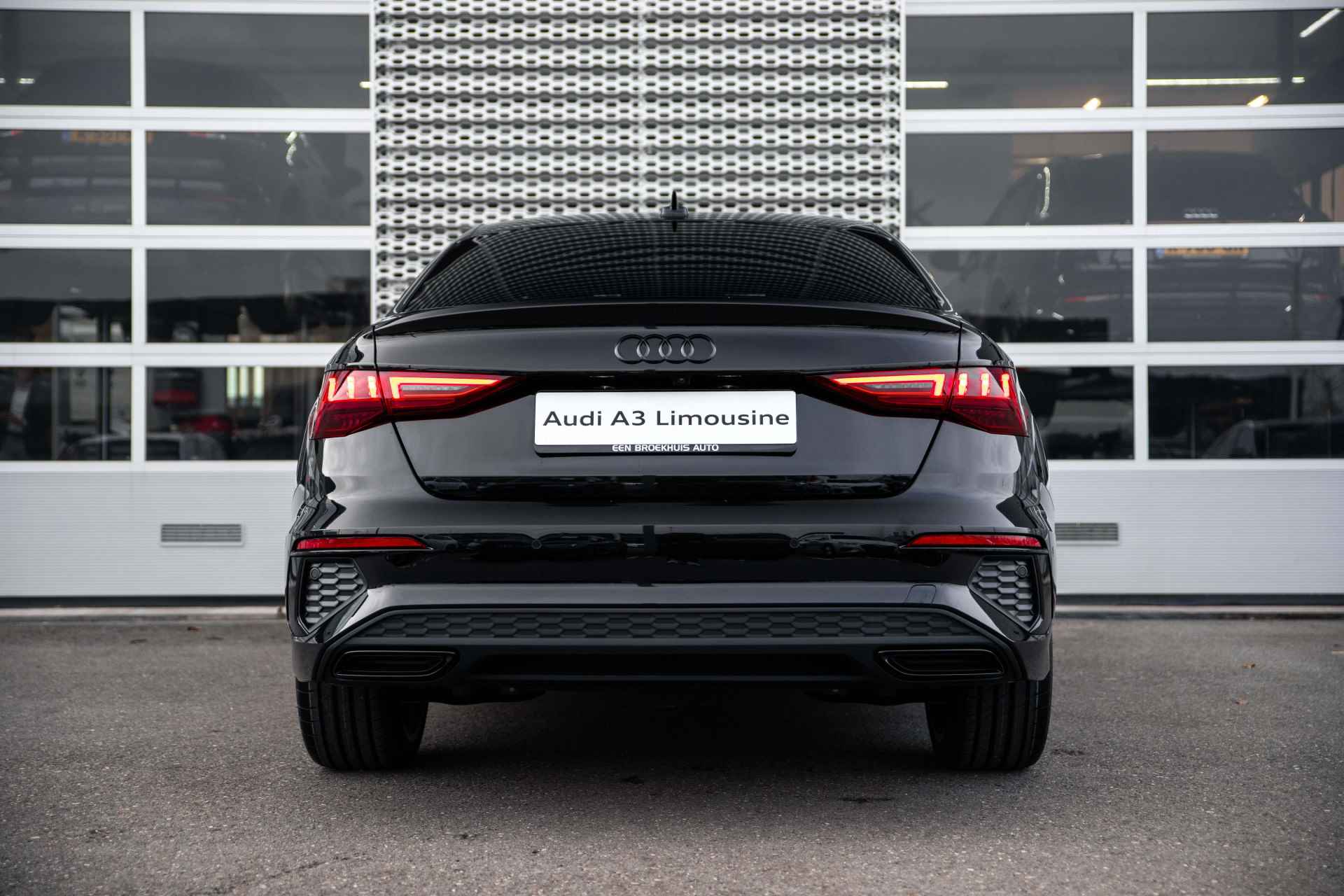 Audi A3 Limousine 35 TFSI 150 pk S edition | Sonos | Adaptive cruise | 19" - 5/22