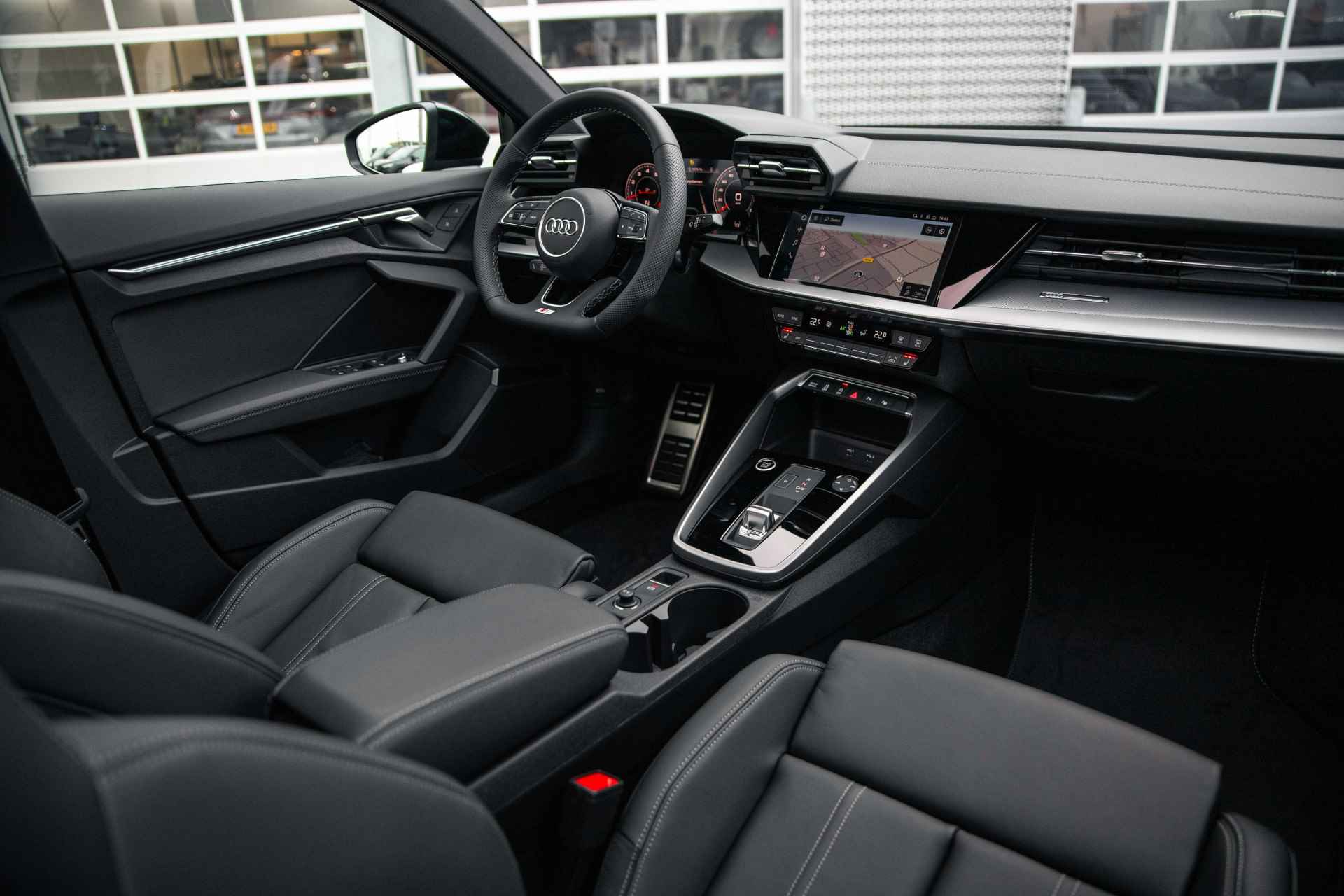 Audi A3 Limousine 35 TFSI 150 pk S edition | Sonos | Adaptive cruise | 19" - 8/22