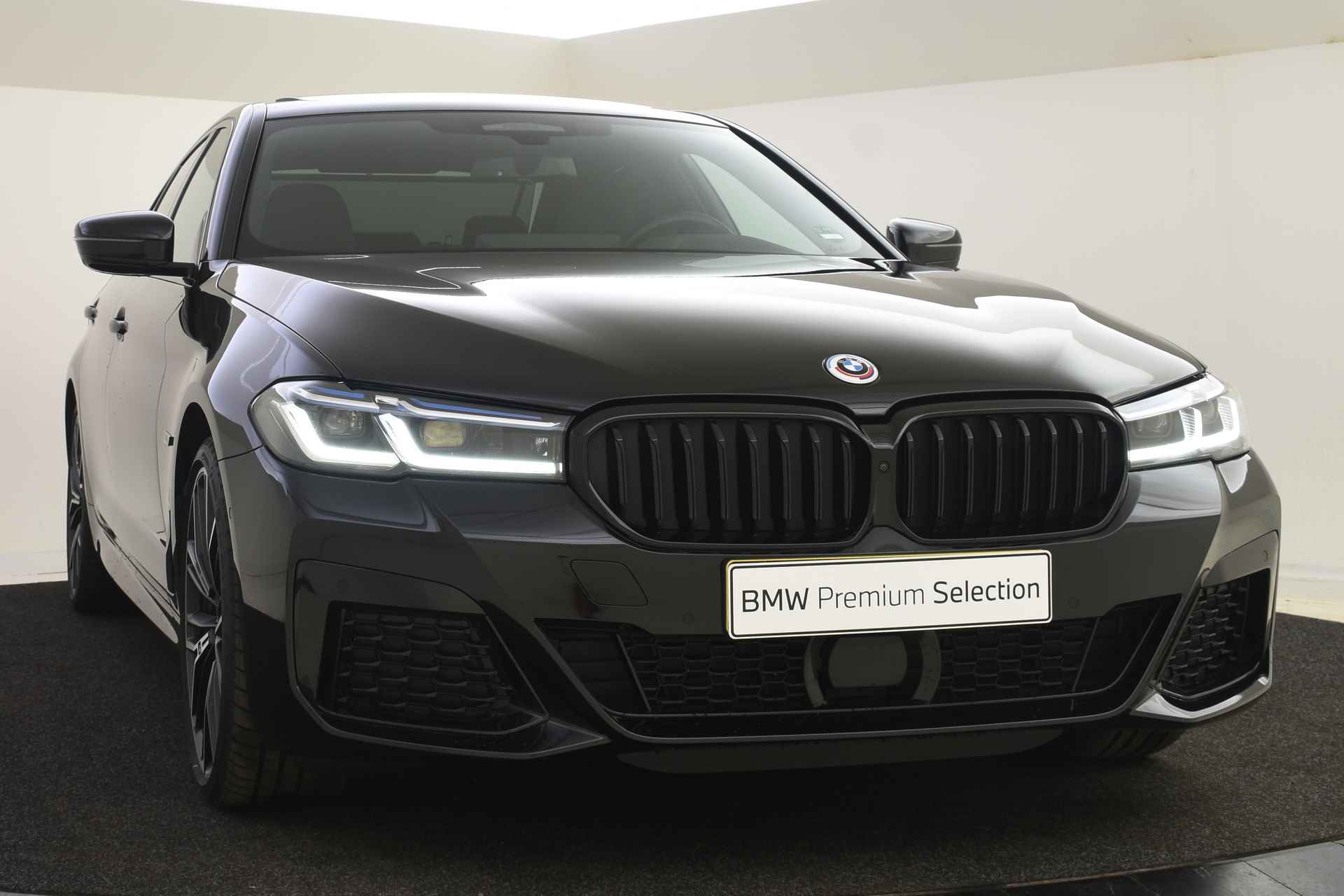 BMW 5 Serie 545e xDrive High Executive M Sportpakket / Schuif-kanteldak / Massagefunctie / Laserlight / Active Steering / Parking Assistant Plus - 9/57