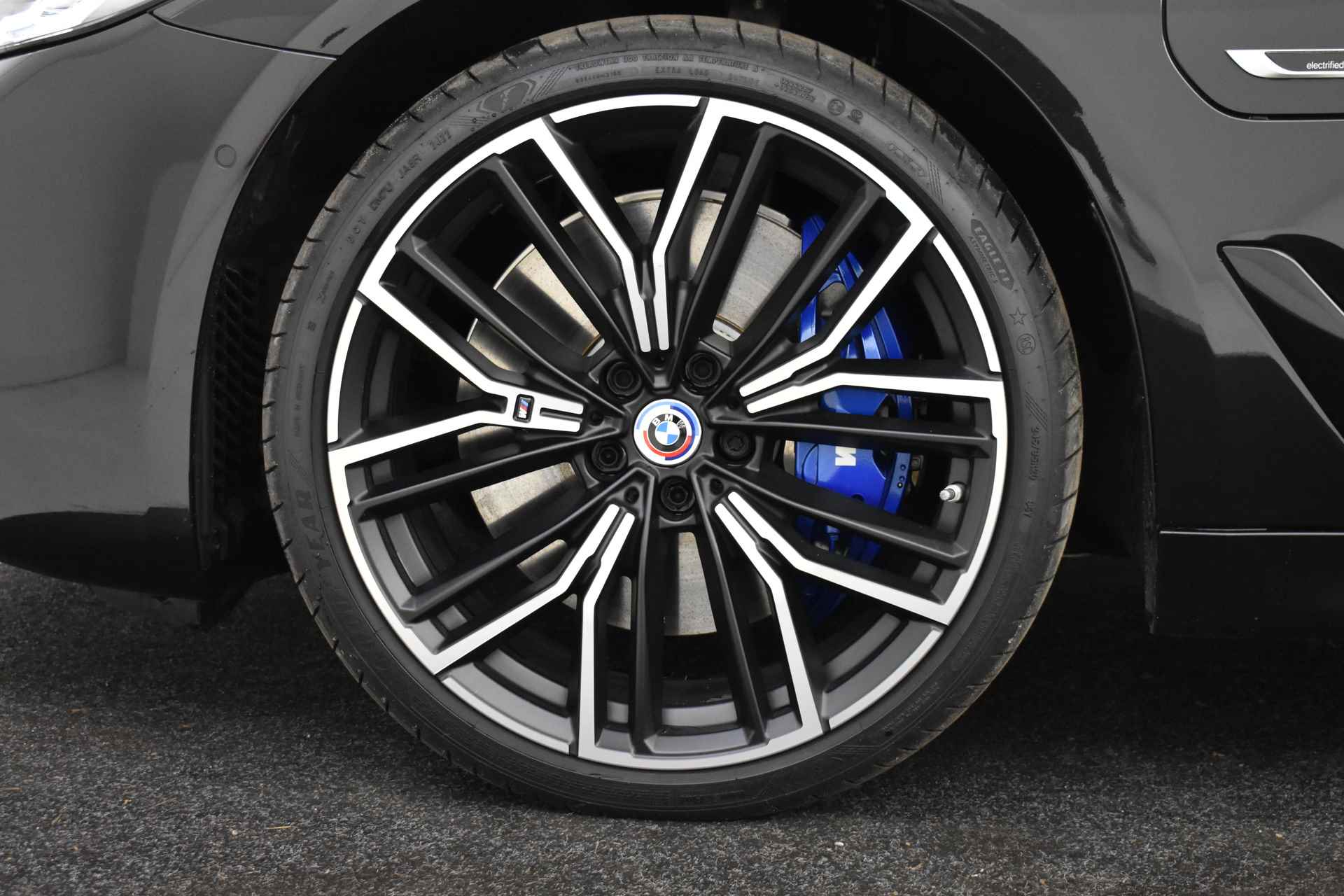 BMW 5 Serie 545e xDrive High Executive M Sportpakket / Schuif-kanteldak / Massagefunctie / Laserlight / Active Steering / Parking Assistant Plus - 11/57