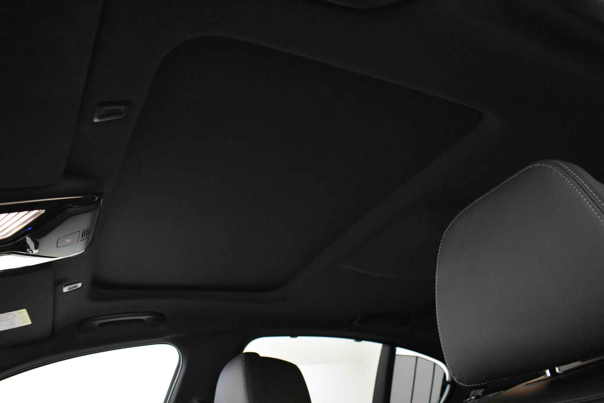 BMW 5 Serie 545e xDrive High Executive M Sportpakket / Schuif-kanteldak / Massagefunctie / Laserlight / Active Steering / Parking Assistant Plus - 19/57