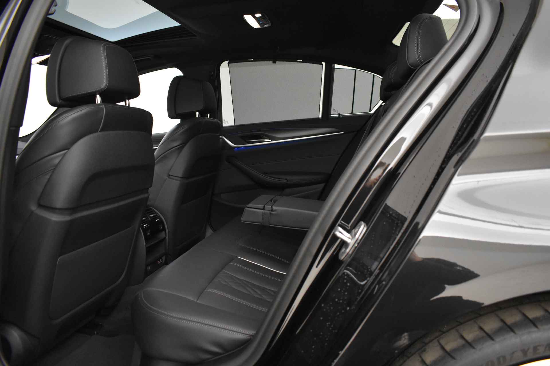 BMW 5 Serie 545e xDrive High Executive M Sportpakket / Schuif-kanteldak / Massagefunctie / Laserlight / Active Steering / Parking Assistant Plus - 20/57
