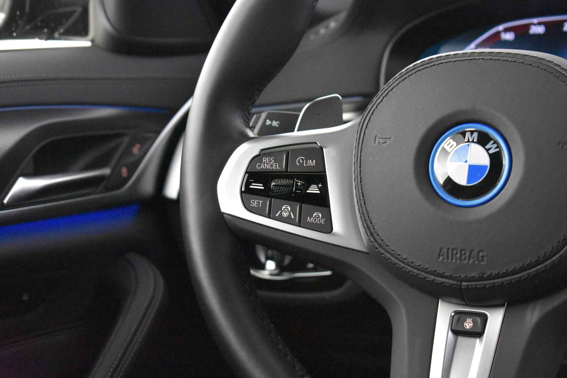 BMW 5 Serie 545e xDrive High Executive M Sportpakket / Schuif-kanteldak / Massagefunctie / Laserlight / Active Steering / Parking Assistant Plus - 26/57