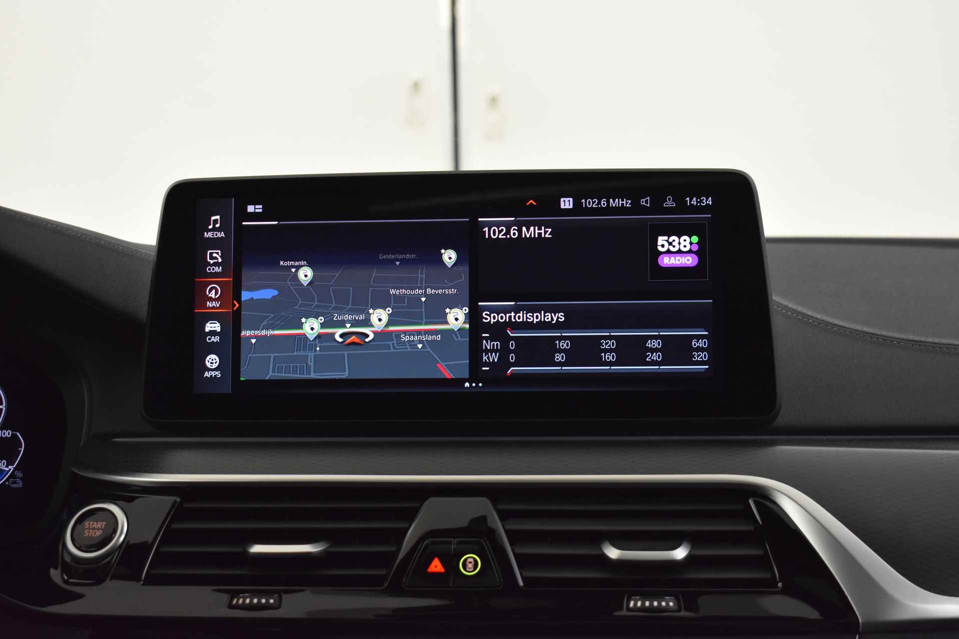BMW 5 Serie 545e xDrive High Executive M Sportpakket / Schuif-kanteldak / Massagefunctie / Laserlight / Active Steering / Parking Assistant Plus - 30/57